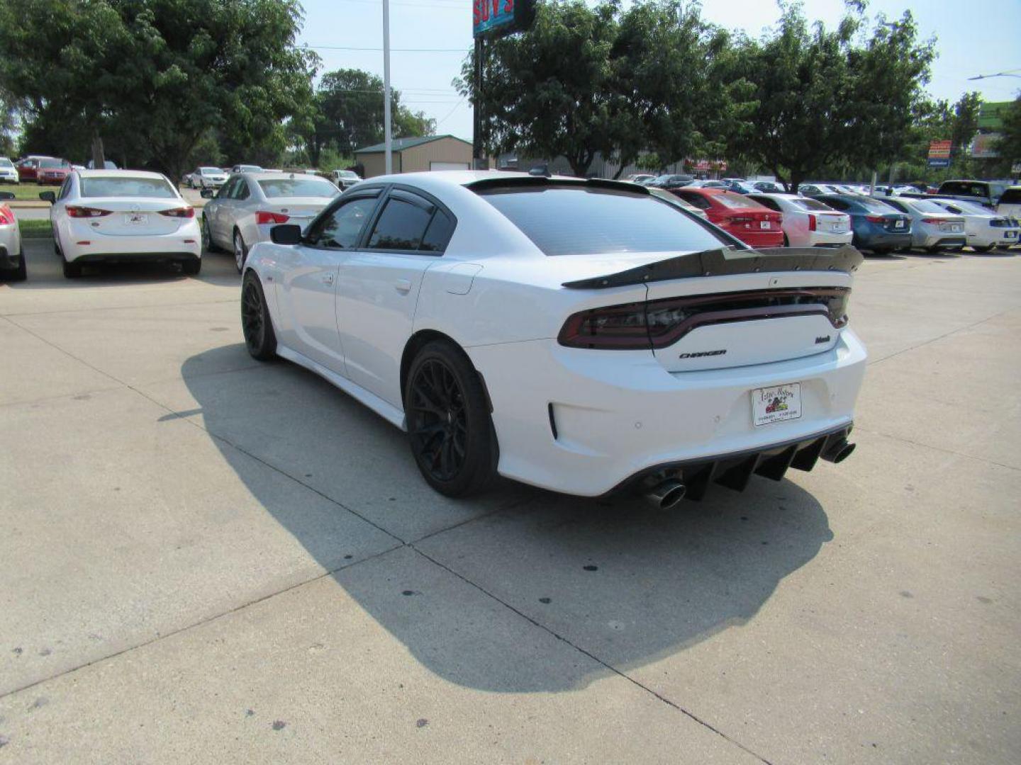 2018 WHITE DODGE CHARGER R/T 392 (2C3CDXGJ1JH) with an 6.4L engine, Automatic transmission, located at 908 SE 14th Street, Des Moines, IA, 50317, (515) 281-0330, 41.580303, -93.597046 - Photo#6