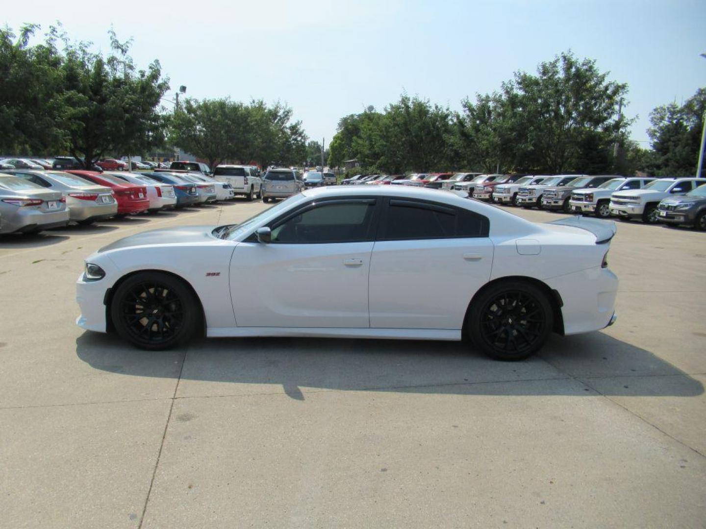 2018 WHITE DODGE CHARGER R/T 392 (2C3CDXGJ1JH) with an 6.4L engine, Automatic transmission, located at 908 SE 14th Street, Des Moines, IA, 50317, (515) 281-0330, 41.580303, -93.597046 - Photo#7