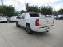 2011 WHITE CHEVROLET AVALANCHE LTZ (3GNTKGE33BG) with an 5.3L engine, Automatic transmission, located at 908 SE 14th Street, Des Moines, IA, 50317, (515) 281-0330, 41.580303, -93.597046 - Photo#6