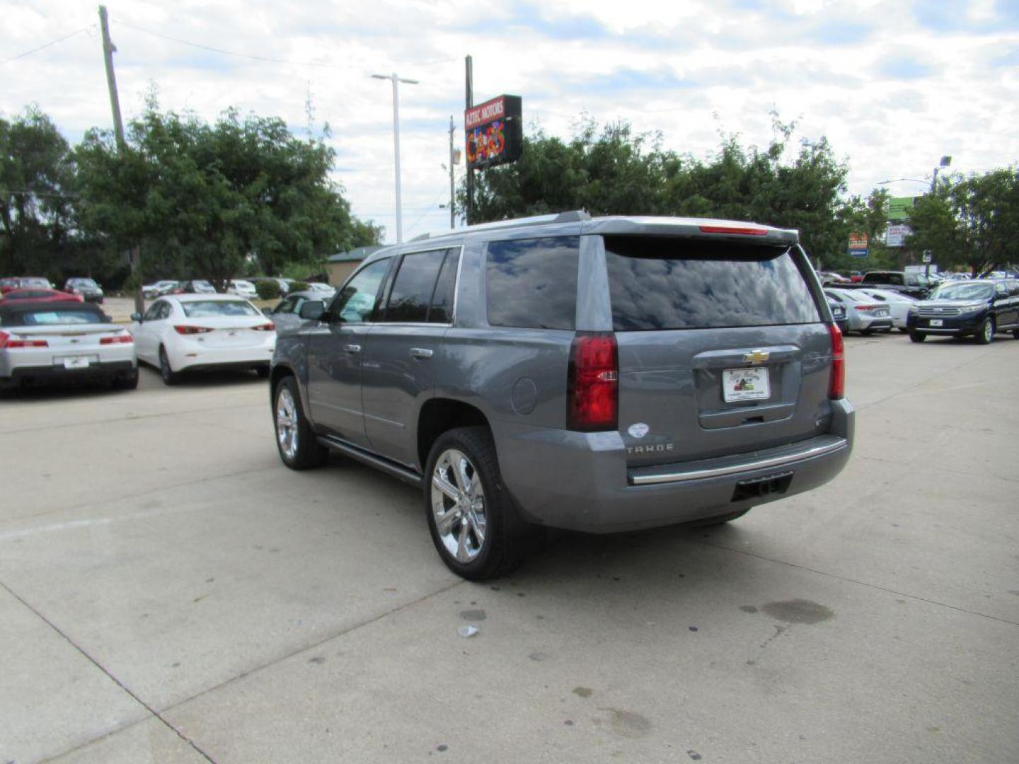 2018 GRAY CHEVROLET TAHOE PREMIER (1GNSKCKC4JR) with an 5.3L engine, Automatic transmission, located at 908 SE 14th Street, Des Moines, IA, 50317, (515) 281-0330, 41.580303, -93.597046 - Photo#6