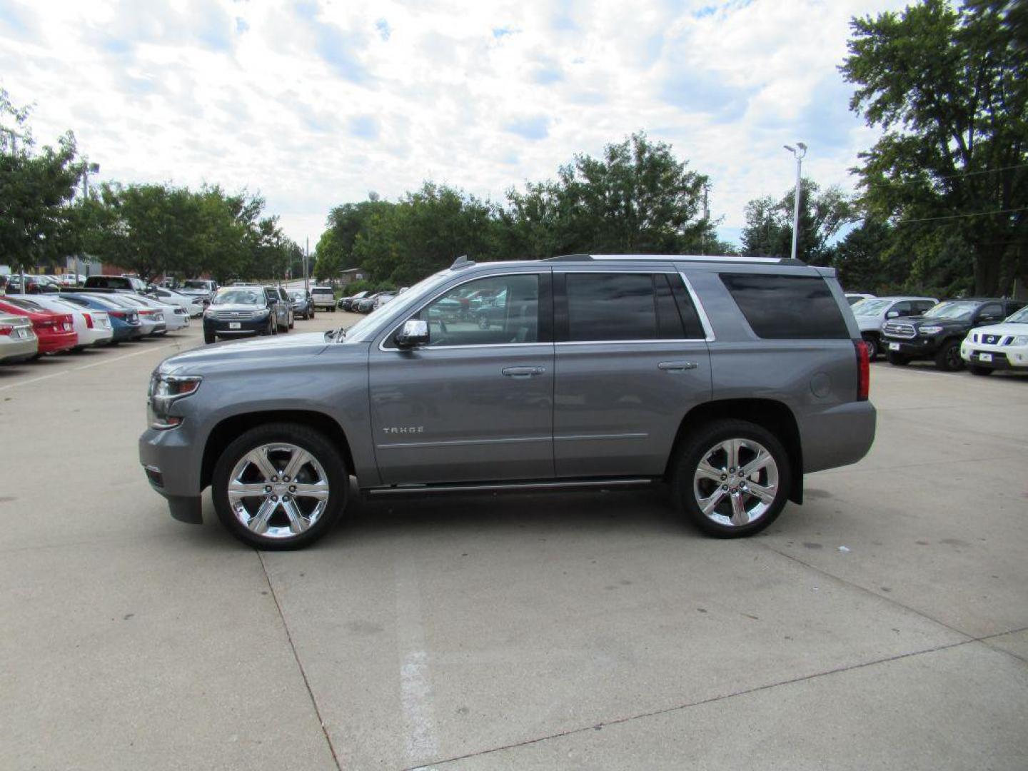 2018 GRAY CHEVROLET TAHOE PREMIER (1GNSKCKC4JR) with an 5.3L engine, Automatic transmission, located at 908 SE 14th Street, Des Moines, IA, 50317, (515) 281-0330, 41.580303, -93.597046 - Photo#7