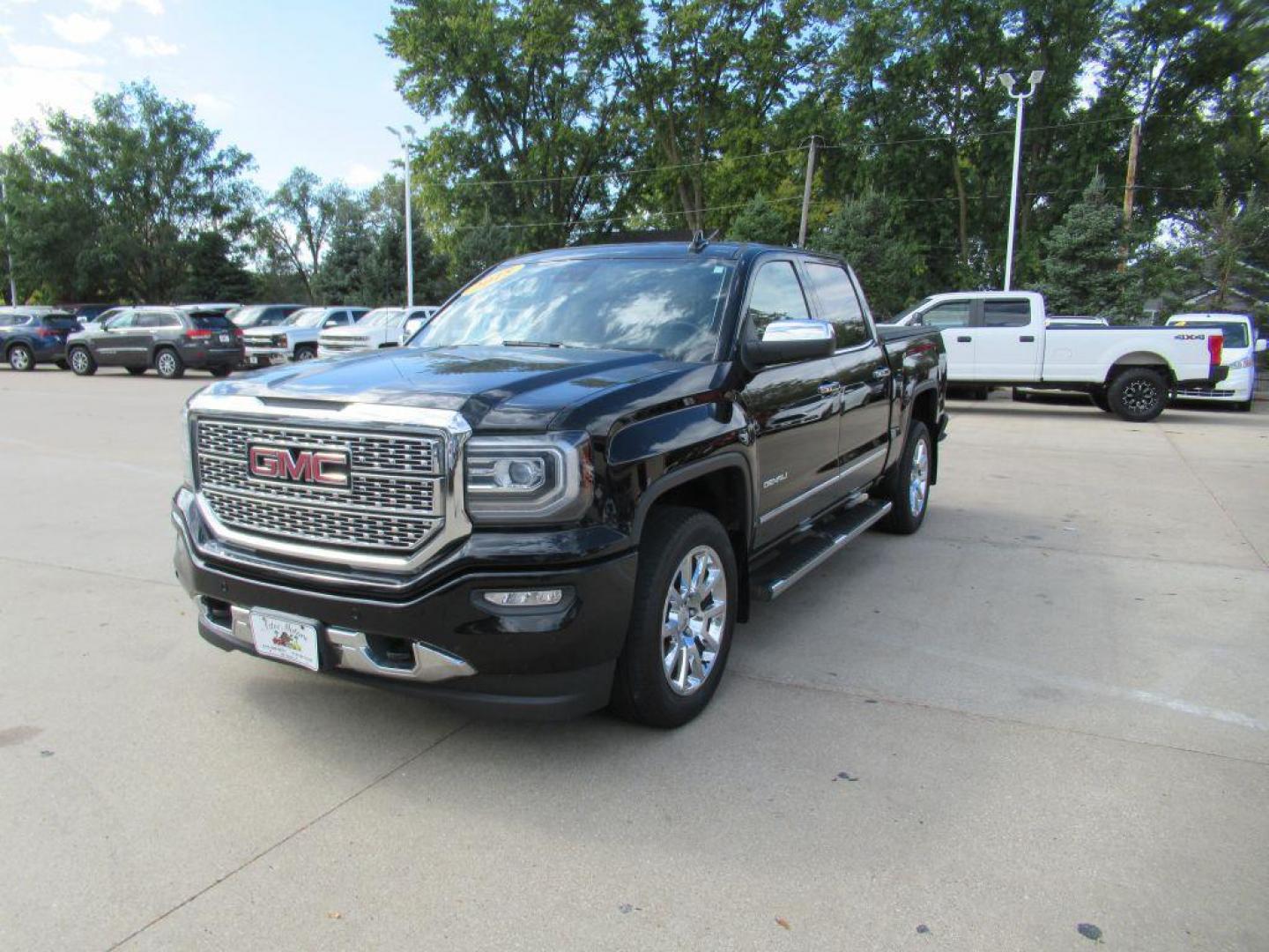 2018 BLACK GMC SIERRA 1500 DENALI (3GTU2PEC1JG) with an 5.3L engine, Automatic transmission, located at 908 SE 14th Street, Des Moines, IA, 50317, (515) 281-0330, 41.580303, -93.597046 - Photo#0