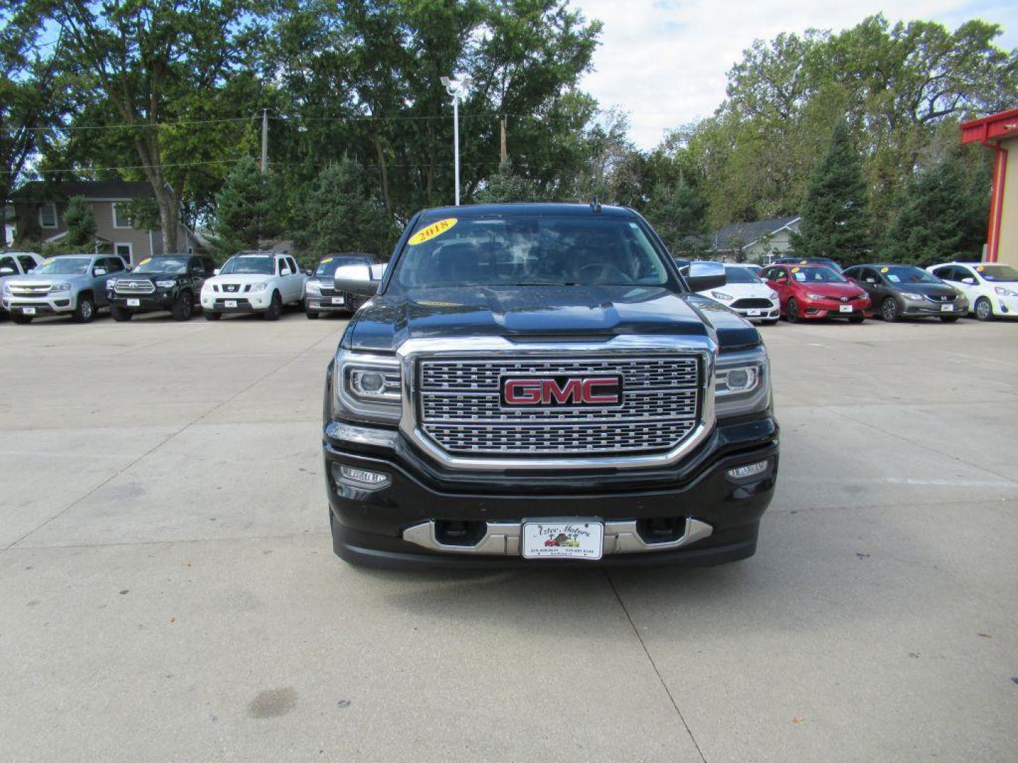 2018 BLACK GMC SIERRA 1500 DENALI (3GTU2PEC1JG) with an 5.3L engine, Automatic transmission, located at 908 SE 14th Street, Des Moines, IA, 50317, (515) 281-0330, 41.580303, -93.597046 - Photo#1