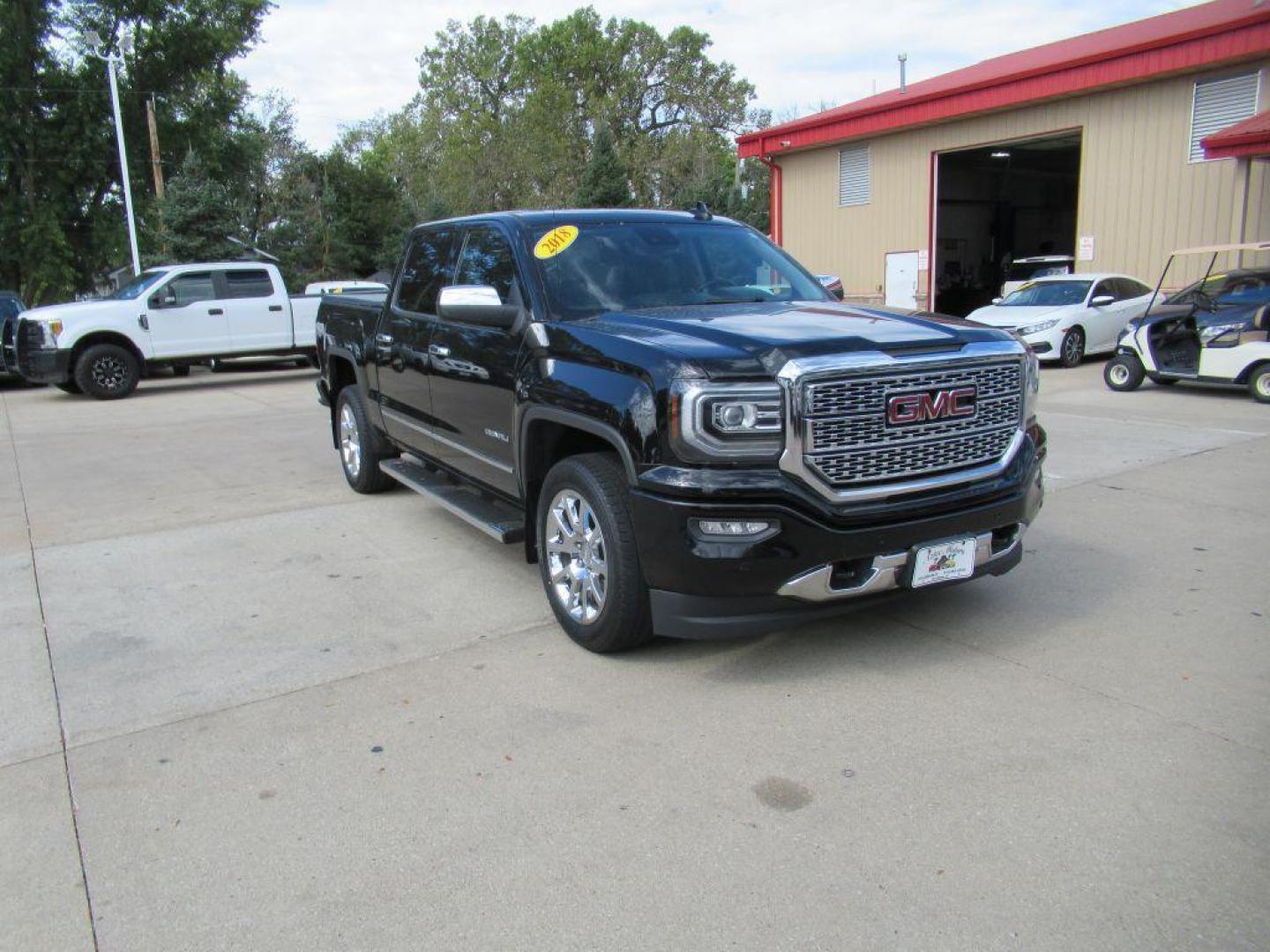 2018 BLACK GMC SIERRA 1500 DENALI (3GTU2PEC1JG) with an 5.3L engine, Automatic transmission, located at 908 SE 14th Street, Des Moines, IA, 50317, (515) 281-0330, 41.580303, -93.597046 - Photo#2