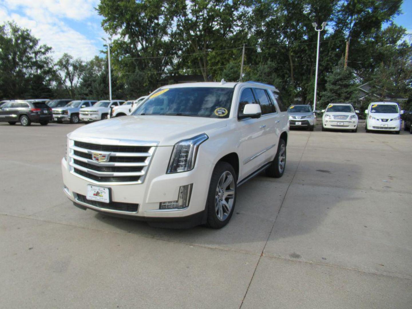 2015 WHITE CADILLAC ESCALADE PREMIUM (1GYS4NKJ3FR) with an 6.2L engine, Automatic transmission, located at 908 SE 14th Street, Des Moines, IA, 50317, (515) 281-0330, 41.580303, -93.597046 - Photo#0