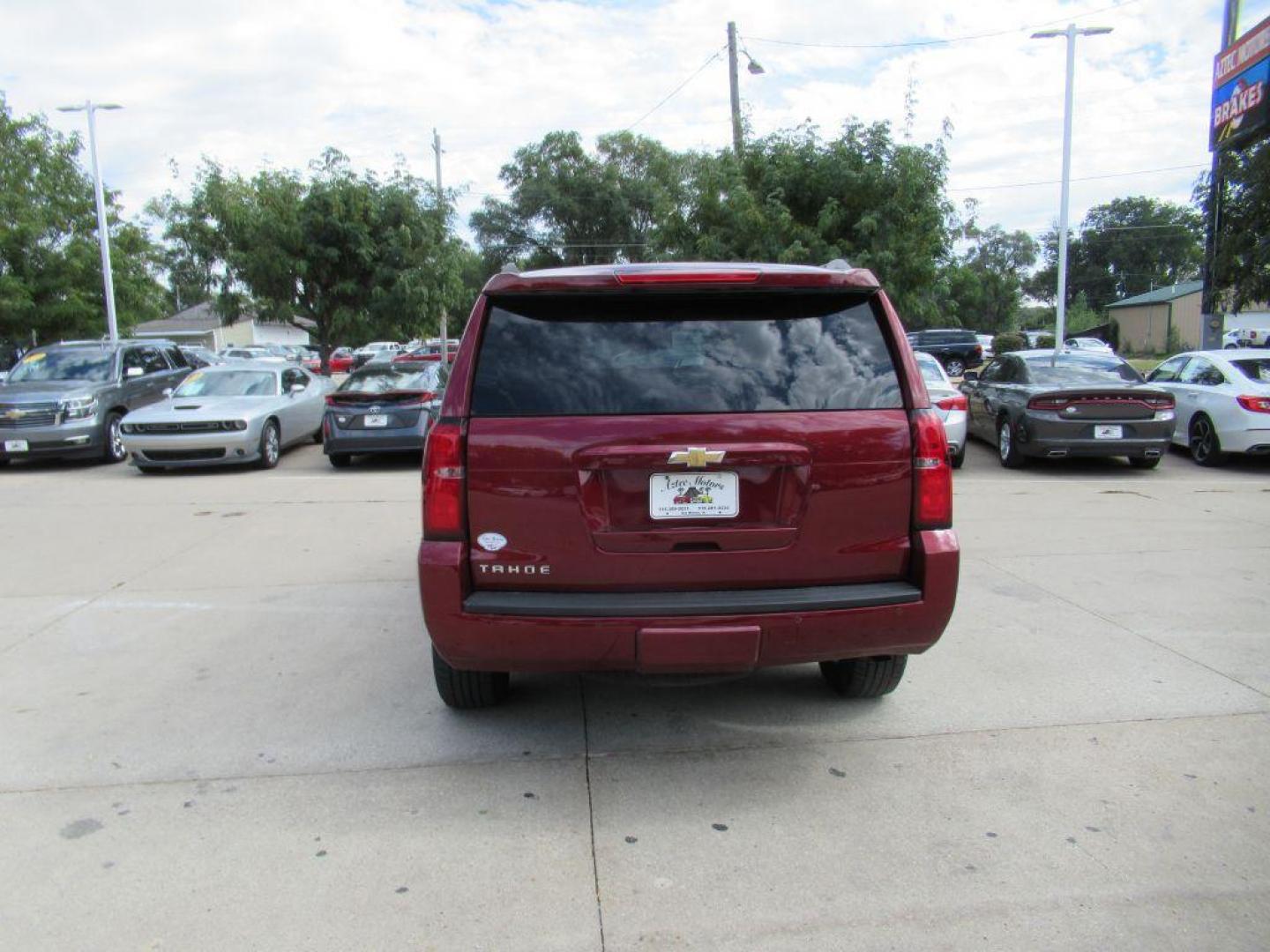 2016 RED CHEVROLET TAHOE LT (1GNSKBKC6GR) with an 5.3L engine, Automatic transmission, located at 908 SE 14th Street, Des Moines, IA, 50317, (515) 281-0330, 41.580303, -93.597046 - Photo#5