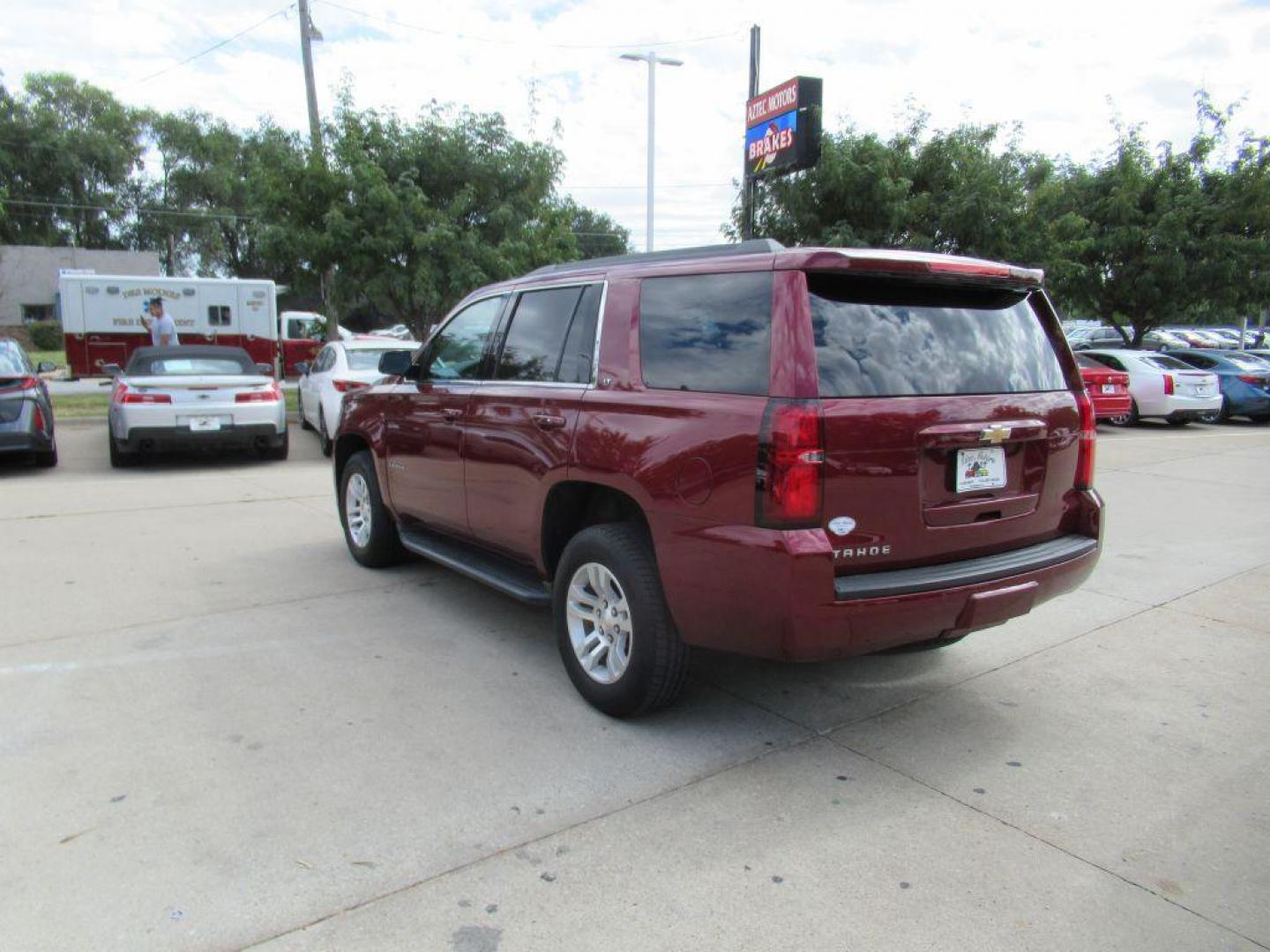 2016 RED CHEVROLET TAHOE LT (1GNSKBKC6GR) with an 5.3L engine, Automatic transmission, located at 908 SE 14th Street, Des Moines, IA, 50317, (515) 281-0330, 41.580303, -93.597046 - Photo#6