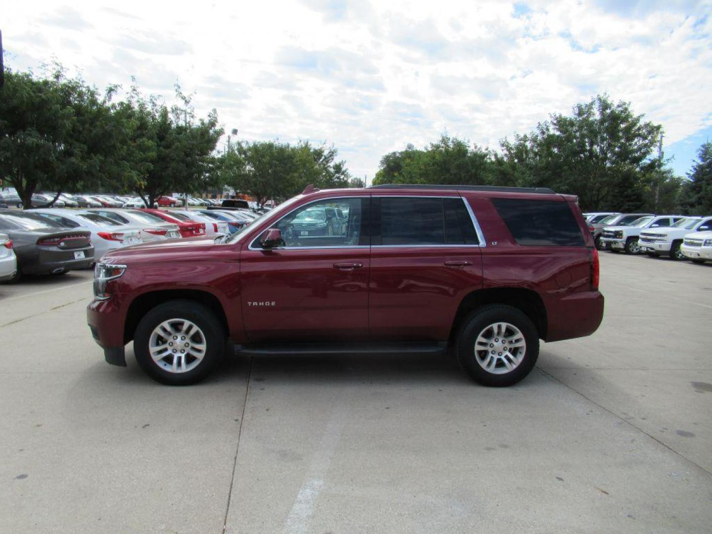 2016 RED CHEVROLET TAHOE LT (1GNSKBKC6GR) with an 5.3L engine, Automatic transmission, located at 908 SE 14th Street, Des Moines, IA, 50317, (515) 281-0330, 41.580303, -93.597046 - Photo#7