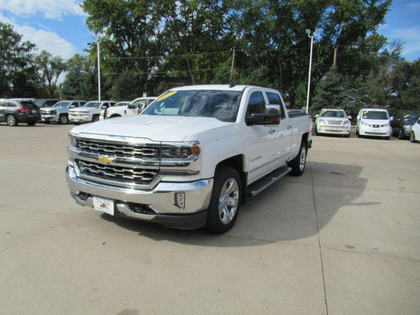 2017 WHITE CHEVROLET SILVERADO 1500 LTZ (3GCUKSEJ1HG) with an 6.2L engine, Automatic transmission, located at 908 SE 14th Street, Des Moines, IA, 50317, (515) 281-0330, 41.580303, -93.597046 - Photo#0