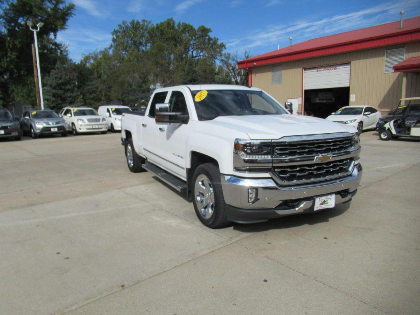 2017 WHITE CHEVROLET SILVERADO 1500 LTZ (3GCUKSEJ1HG) with an 6.2L engine, Automatic transmission, located at 908 SE 14th Street, Des Moines, IA, 50317, (515) 281-0330, 41.580303, -93.597046 - Photo#2