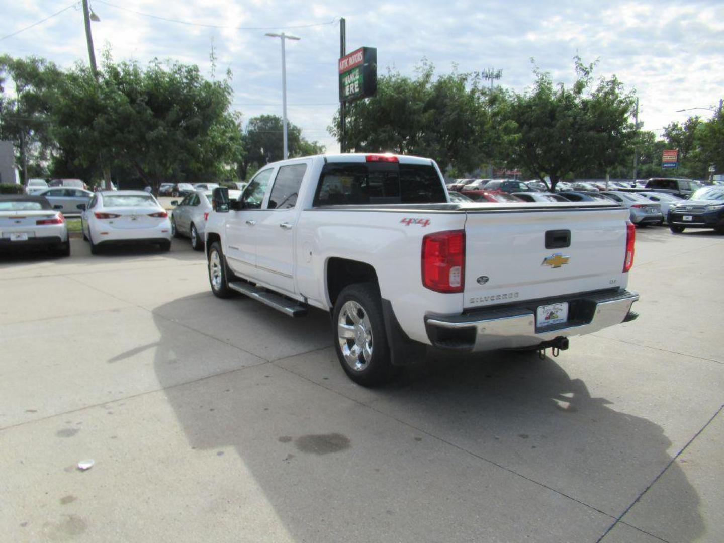 2017 WHITE CHEVROLET SILVERADO 1500 LTZ (3GCUKSEJ1HG) with an 6.2L engine, Automatic transmission, located at 908 SE 14th Street, Des Moines, IA, 50317, (515) 281-0330, 41.580303, -93.597046 - Photo#6