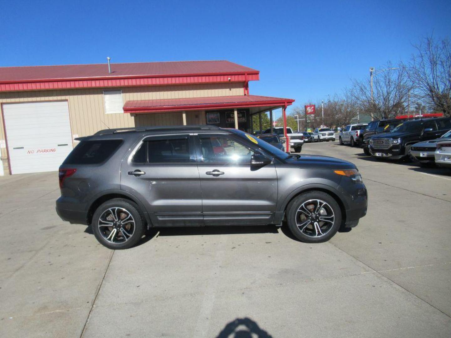 2015 GRAY FORD EXPLORER SPORT (1FM5K8GT4FG) with an 3.5L engine, Automatic transmission, located at 908 SE 14th Street, Des Moines, IA, 50317, (515) 281-0330, 41.580303, -93.597046 - Photo#3