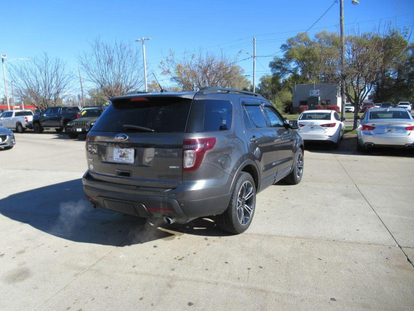 2015 GRAY FORD EXPLORER SPORT (1FM5K8GT4FG) with an 3.5L engine, Automatic transmission, located at 908 SE 14th Street, Des Moines, IA, 50317, (515) 281-0330, 41.580303, -93.597046 - Photo#4