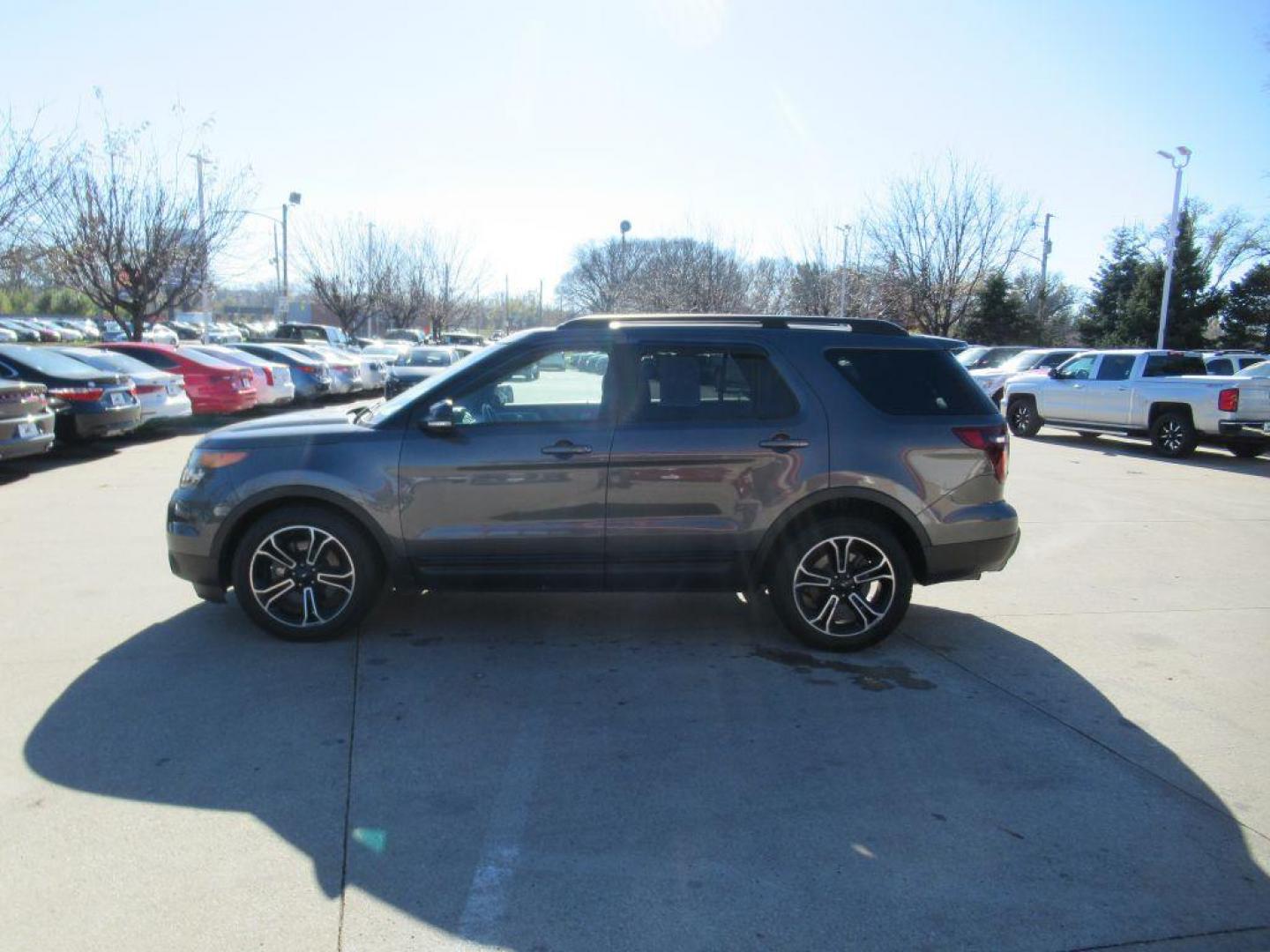 2015 GRAY FORD EXPLORER SPORT (1FM5K8GT4FG) with an 3.5L engine, Automatic transmission, located at 908 SE 14th Street, Des Moines, IA, 50317, (515) 281-0330, 41.580303, -93.597046 - Photo#7