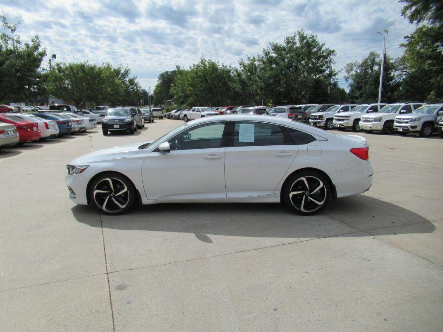 2018 WHITE HONDA ACCORD SPORT (1HGCV1F33JA) with an 1.5L engine, Continuously Variable transmission, located at 908 SE 14th Street, Des Moines, IA, 50317, (515) 281-0330, 41.580303, -93.597046 - Photo#7