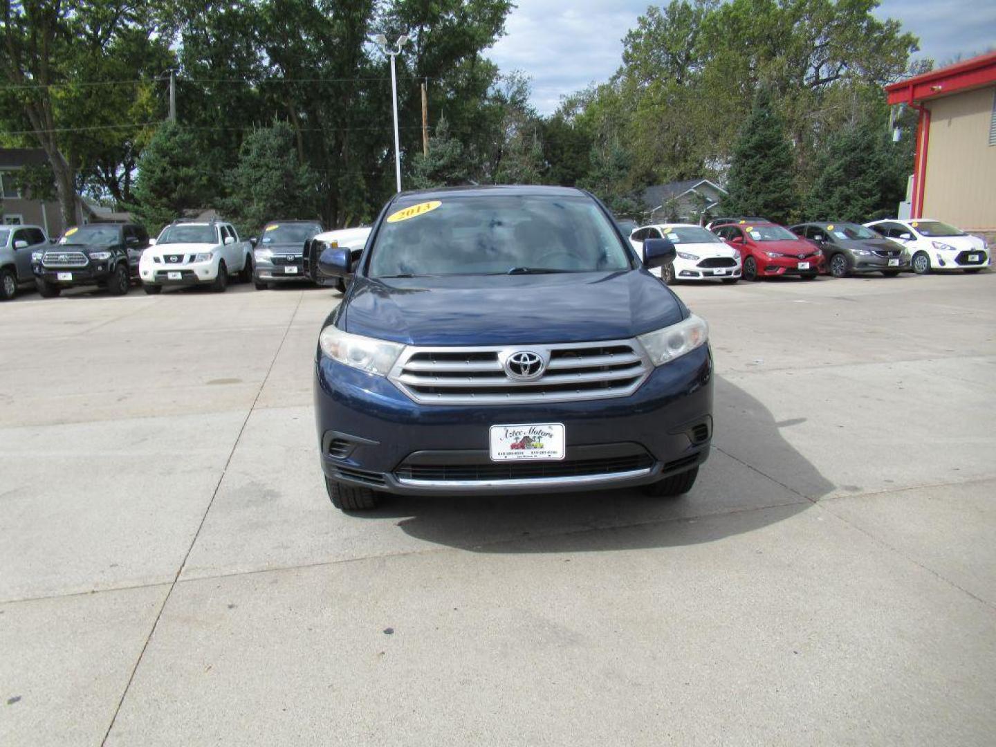 2013 BLUE TOYOTA HIGHLANDER BASE (5TDBK3EH4DS) with an 3.5L engine, Automatic transmission, located at 908 SE 14th Street, Des Moines, IA, 50317, (515) 281-0330, 41.580303, -93.597046 - Photo#1