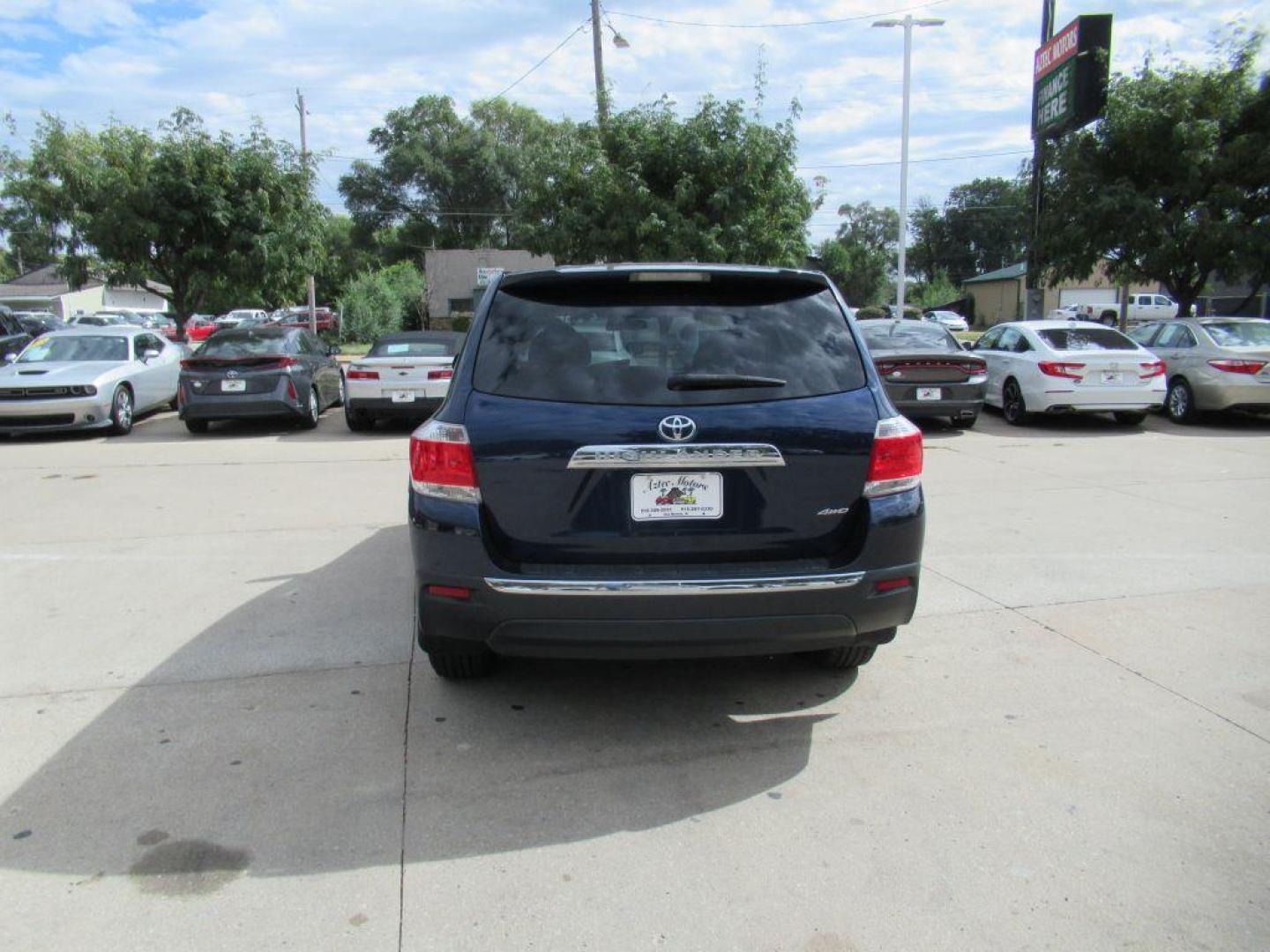 2013 BLUE TOYOTA HIGHLANDER BASE (5TDBK3EH4DS) with an 3.5L engine, Automatic transmission, located at 908 SE 14th Street, Des Moines, IA, 50317, (515) 281-0330, 41.580303, -93.597046 - Photo#5