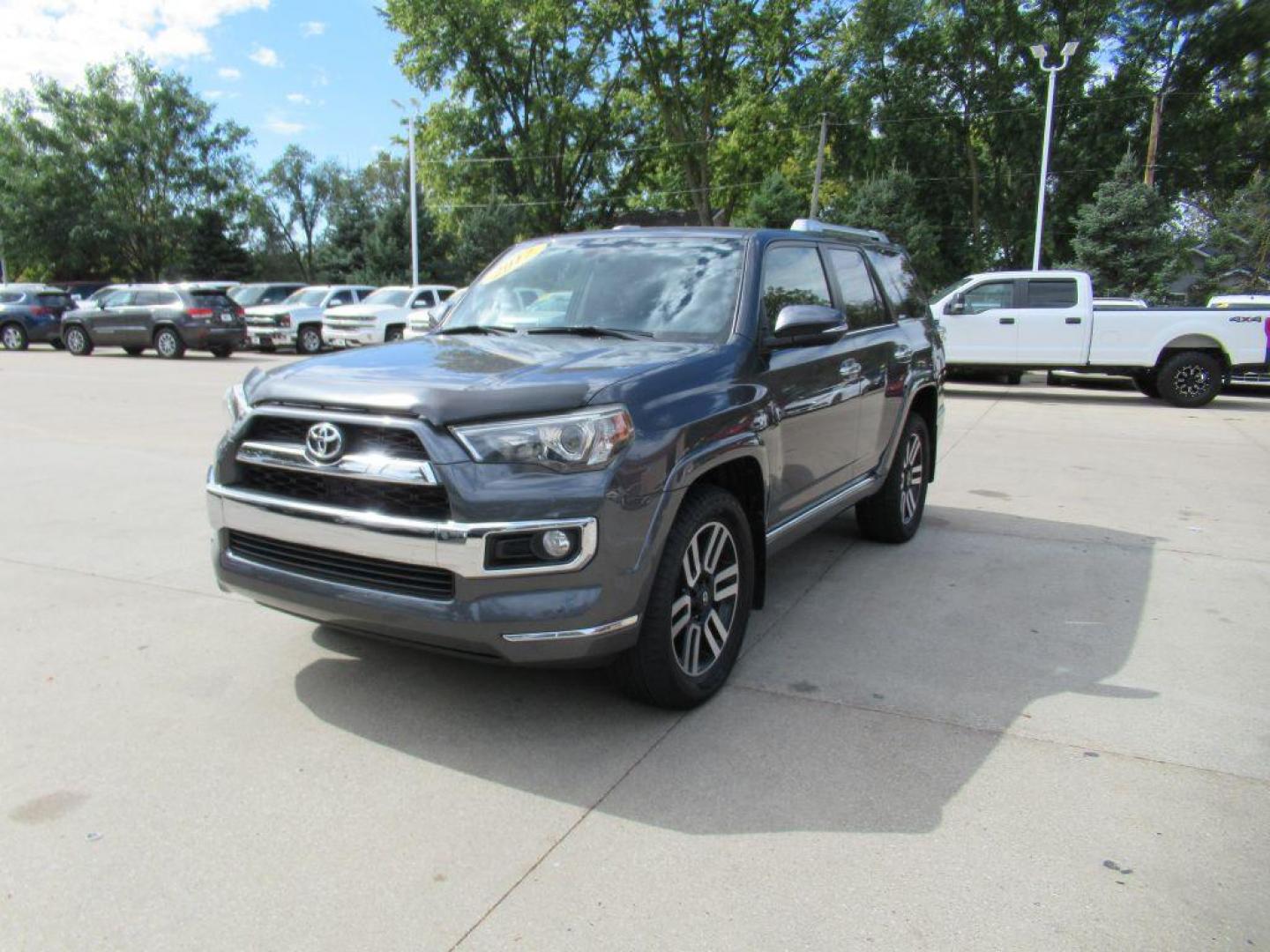 2017 GRAY TOYOTA 4RUNNER SR5/SR5 PREMIUM (JTEBU5JR0H5) with an 4.0L engine, Automatic transmission, located at 908 SE 14th Street, Des Moines, IA, 50317, (515) 281-0330, 41.580303, -93.597046 - Photo#0