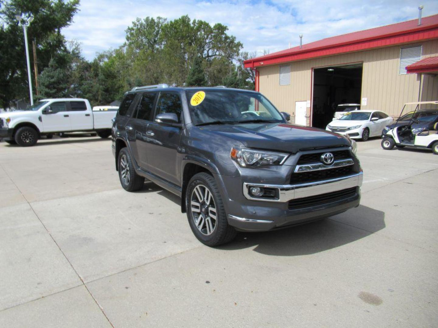 2017 GRAY TOYOTA 4RUNNER SR5/SR5 PREMIUM (JTEBU5JR0H5) with an 4.0L engine, Automatic transmission, located at 908 SE 14th Street, Des Moines, IA, 50317, (515) 281-0330, 41.580303, -93.597046 - Photo#2