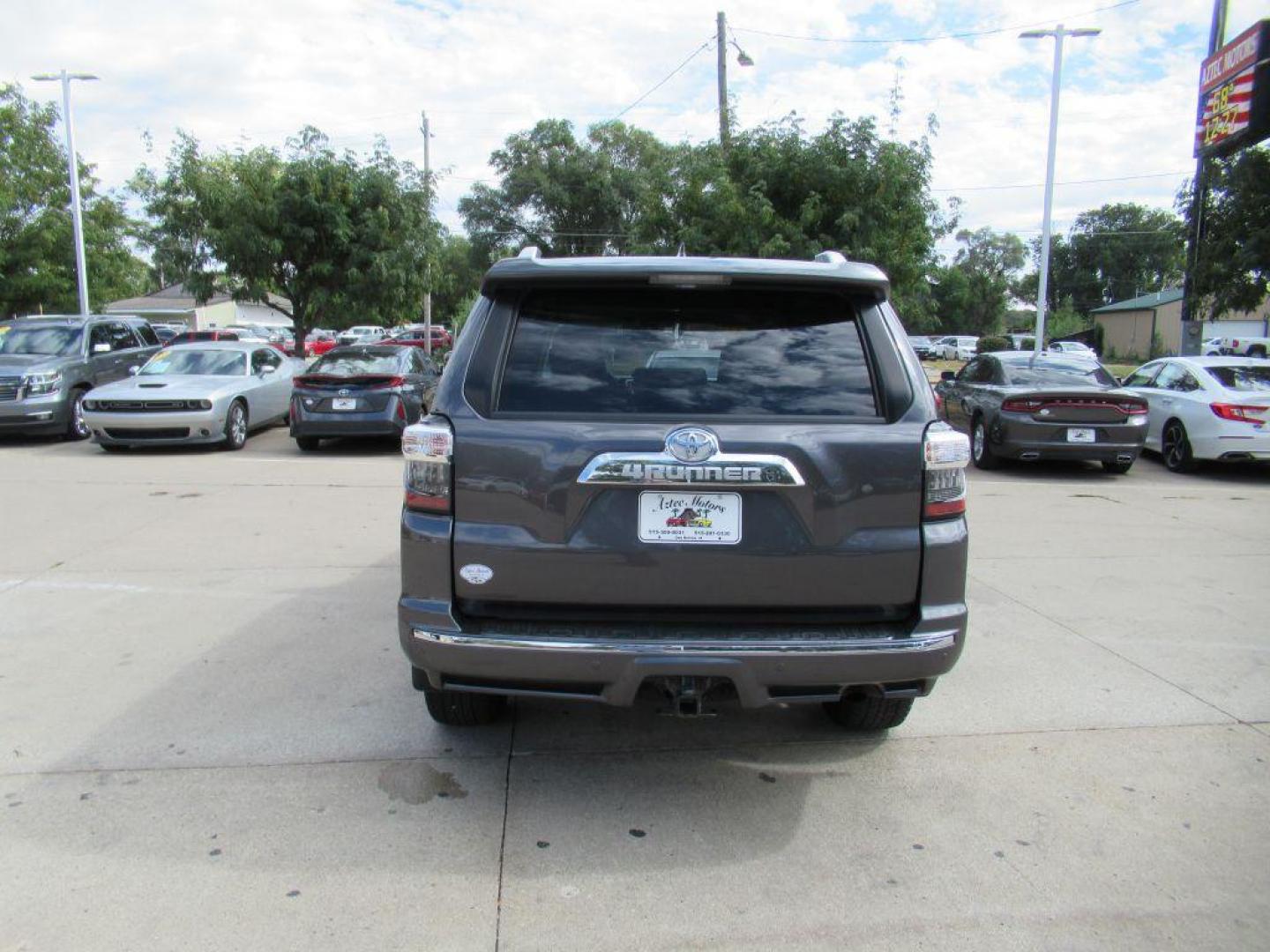 2017 GRAY TOYOTA 4RUNNER SR5/SR5 PREMIUM (JTEBU5JR0H5) with an 4.0L engine, Automatic transmission, located at 908 SE 14th Street, Des Moines, IA, 50317, (515) 281-0330, 41.580303, -93.597046 - Photo#5