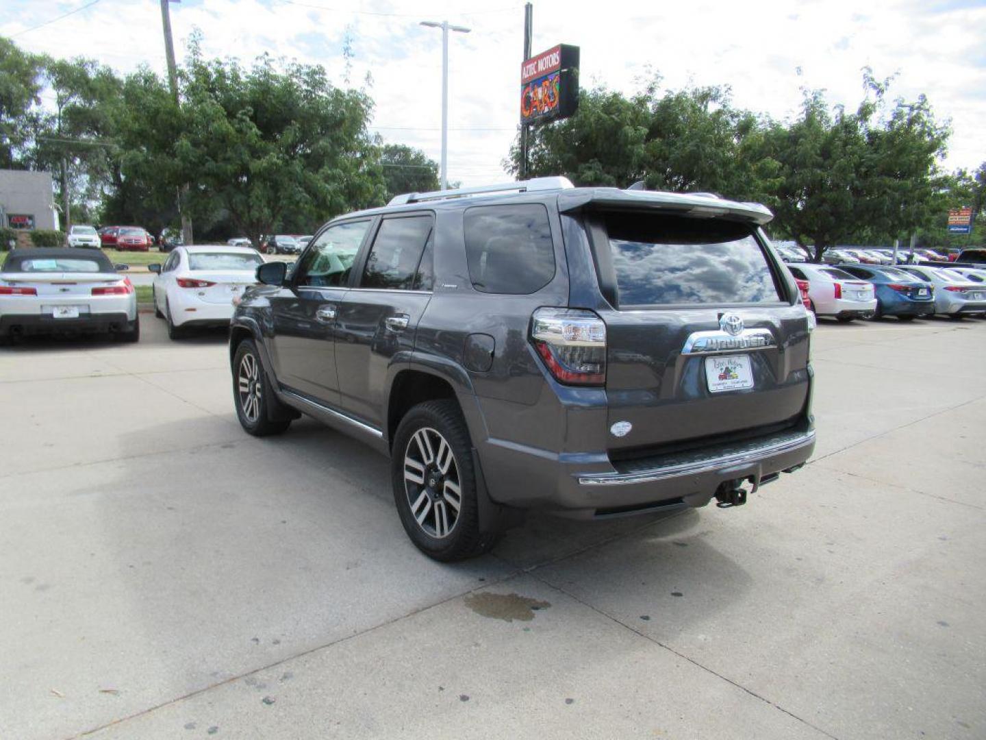 2017 GRAY TOYOTA 4RUNNER SR5/SR5 PREMIUM (JTEBU5JR0H5) with an 4.0L engine, Automatic transmission, located at 908 SE 14th Street, Des Moines, IA, 50317, (515) 281-0330, 41.580303, -93.597046 - Photo#6