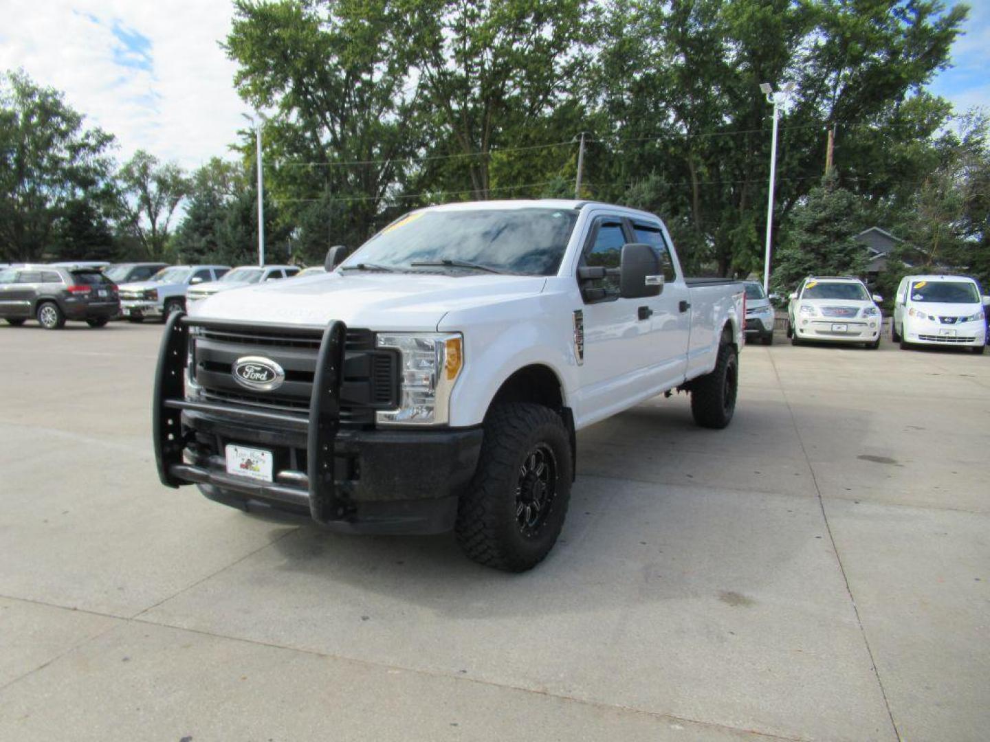 2017 WHITE FORD F250 SUPER DUTY (1FT7W2B63HE) with an 6.2L engine, Automatic transmission, located at 908 SE 14th Street, Des Moines, IA, 50317, (515) 281-0330, 41.580303, -93.597046 - Photo#0