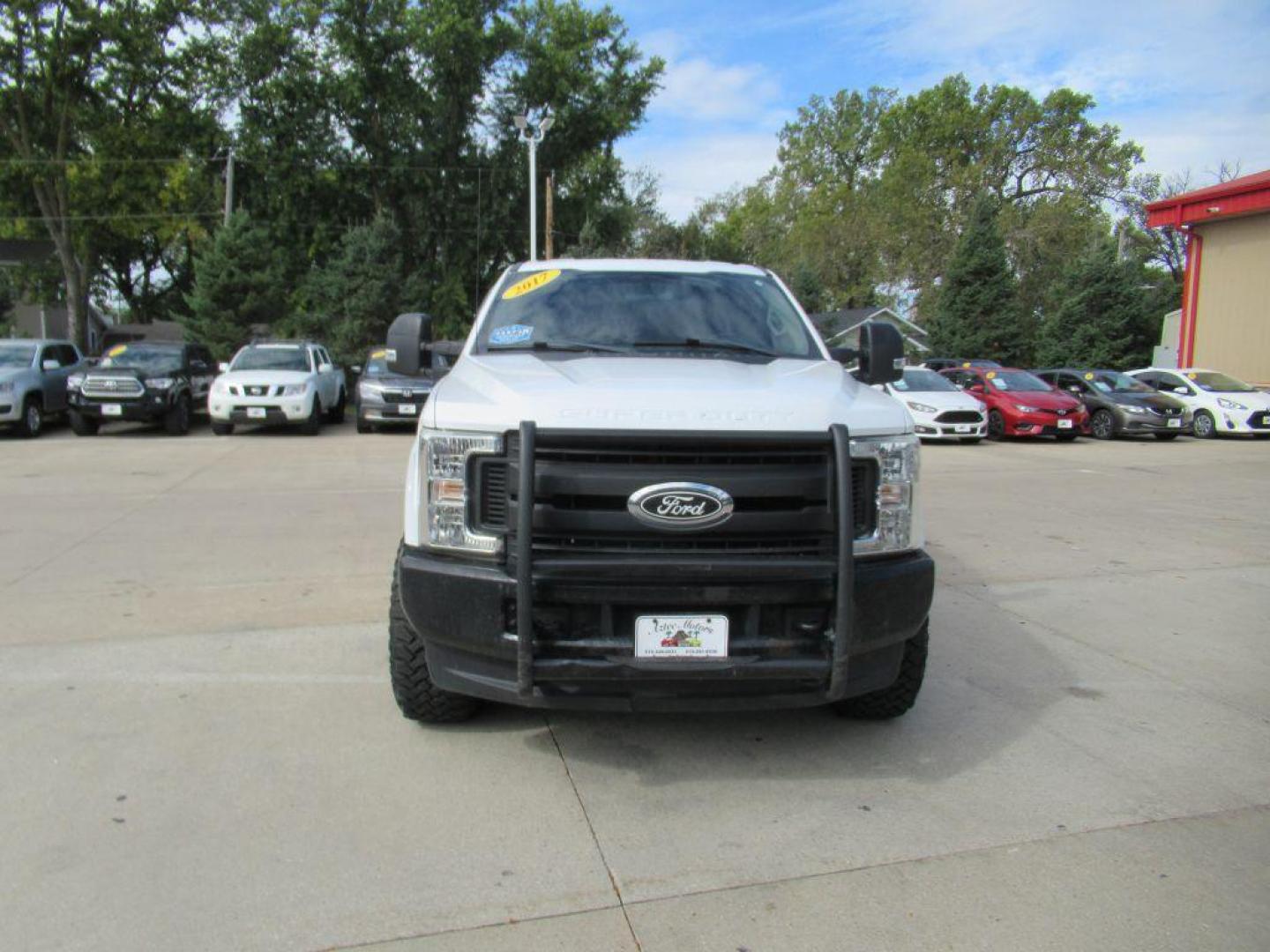 2017 WHITE FORD F250 SUPER DUTY (1FT7W2B63HE) with an 6.2L engine, Automatic transmission, located at 908 SE 14th Street, Des Moines, IA, 50317, (515) 281-0330, 41.580303, -93.597046 - Photo#1