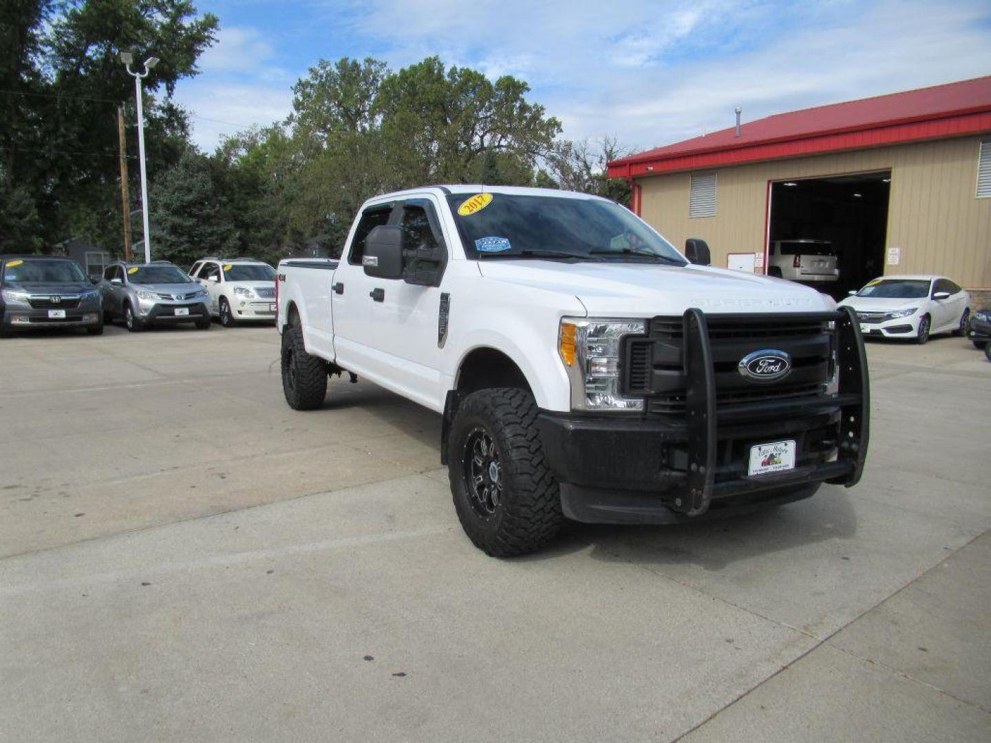 2017 WHITE FORD F250 SUPER DUTY (1FT7W2B63HE) with an 6.2L engine, Automatic transmission, located at 908 SE 14th Street, Des Moines, IA, 50317, (515) 281-0330, 41.580303, -93.597046 - Photo#2