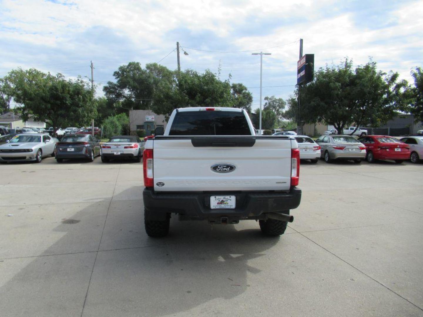 2017 WHITE FORD F250 SUPER DUTY (1FT7W2B63HE) with an 6.2L engine, Automatic transmission, located at 908 SE 14th Street, Des Moines, IA, 50317, (515) 281-0330, 41.580303, -93.597046 - Photo#5