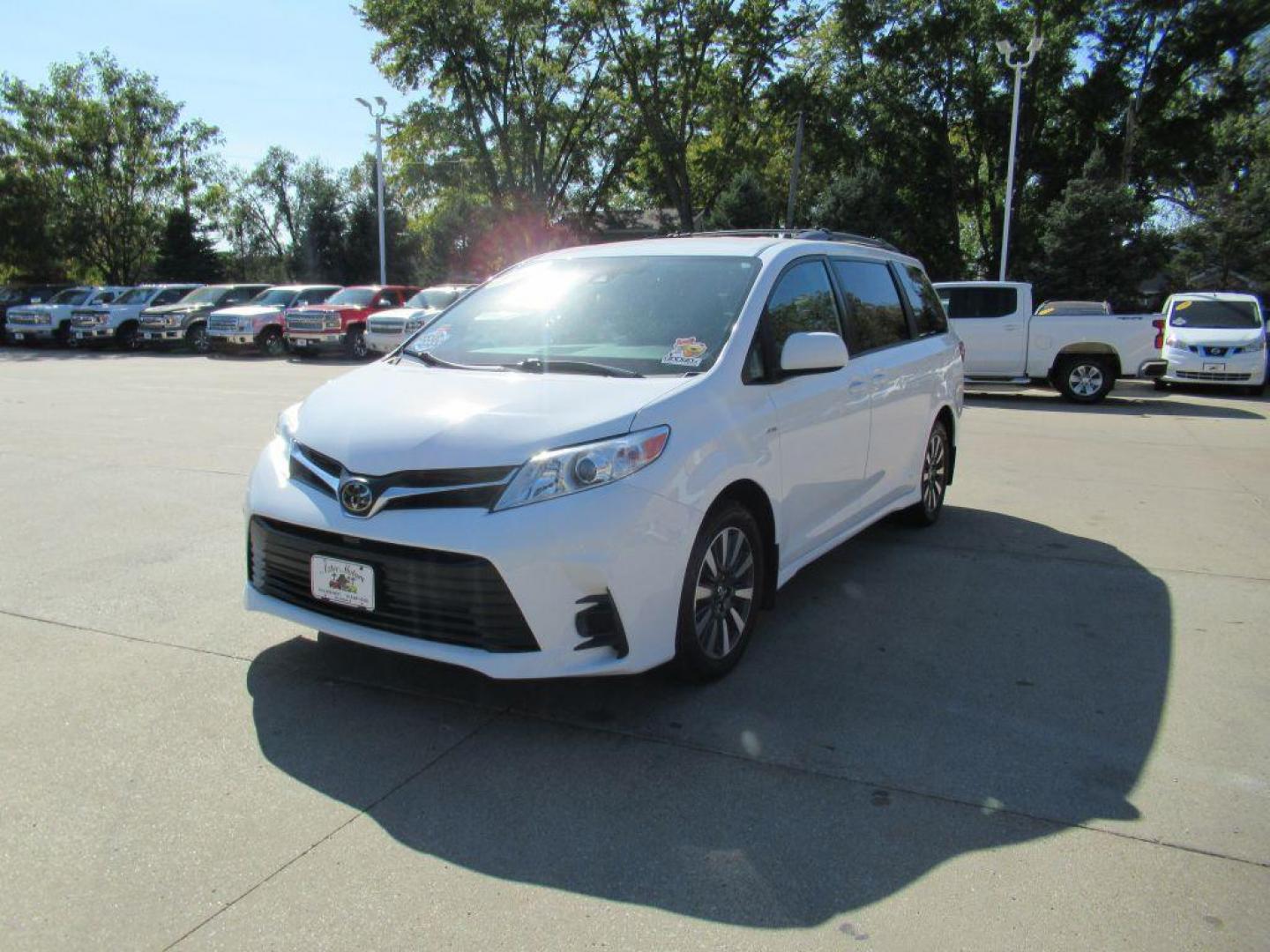 2020 WHITE TOYOTA SIENNA LE (5TDJZ3DC1LS) with an 3.5L engine, Automatic transmission, located at 908 SE 14th Street, Des Moines, IA, 50317, (515) 281-0330, 41.580303, -93.597046 - Photo#0