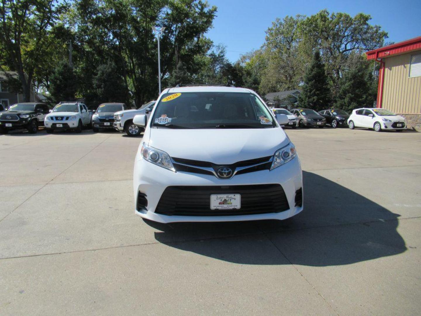 2020 WHITE TOYOTA SIENNA LE (5TDJZ3DC1LS) with an 3.5L engine, Automatic transmission, located at 908 SE 14th Street, Des Moines, IA, 50317, (515) 281-0330, 41.580303, -93.597046 - Photo#1