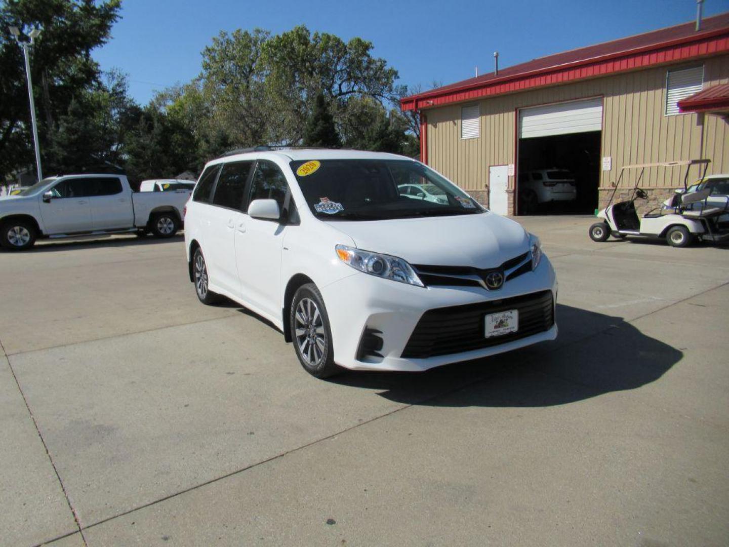 2020 WHITE TOYOTA SIENNA LE (5TDJZ3DC1LS) with an 3.5L engine, Automatic transmission, located at 908 SE 14th Street, Des Moines, IA, 50317, (515) 281-0330, 41.580303, -93.597046 - Photo#2