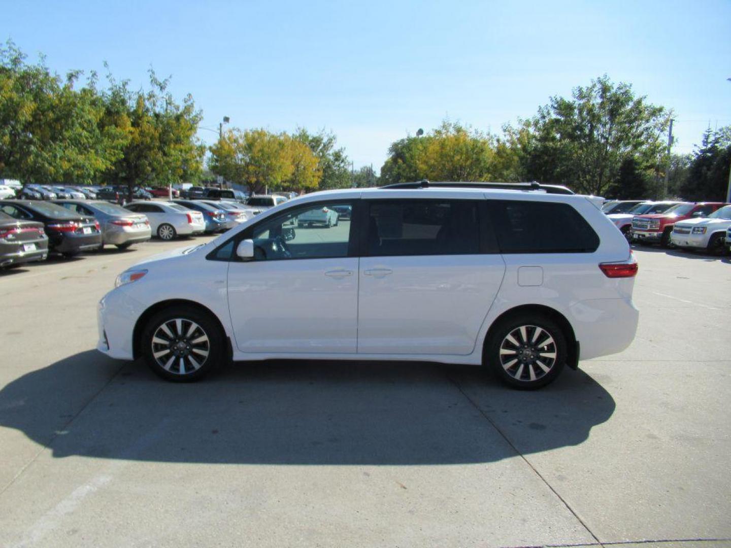 2020 WHITE TOYOTA SIENNA LE (5TDJZ3DC1LS) with an 3.5L engine, Automatic transmission, located at 908 SE 14th Street, Des Moines, IA, 50317, (515) 281-0330, 41.580303, -93.597046 - Photo#7