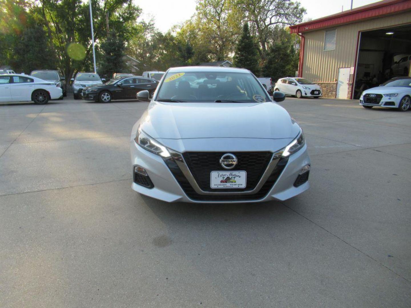 2021 SILVER NISSAN ALTIMA SR (1N4BL4CV2MN) with an 2.5L engine, Continuously Variable transmission, located at 908 SE 14th Street, Des Moines, IA, 50317, (515) 281-0330, 41.580303, -93.597046 - Photo#1