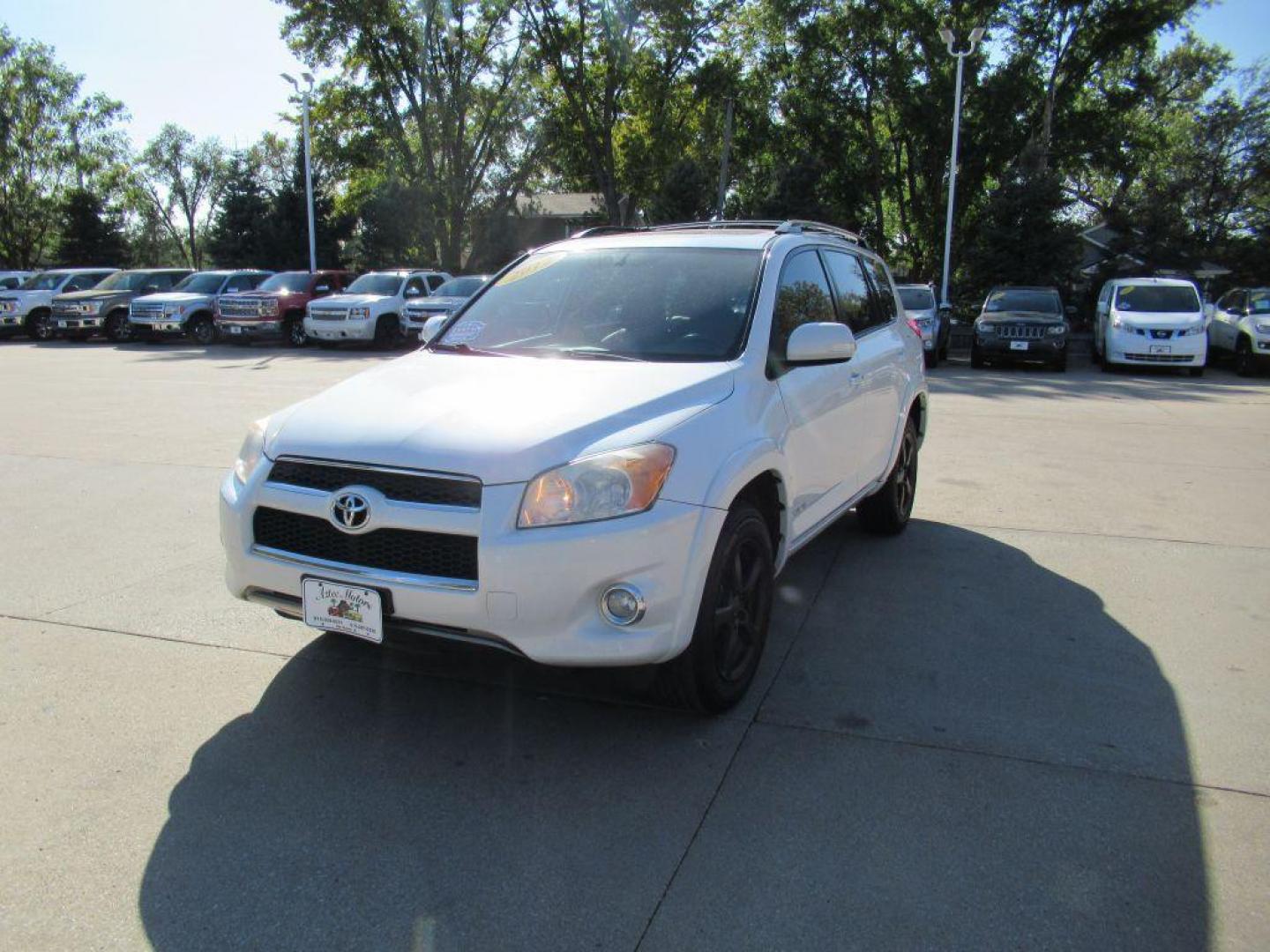 2012 WHITE TOYOTA RAV4 LIMITED (2T3YF4DV3CW) with an 2.5L engine, Automatic transmission, located at 908 SE 14th Street, Des Moines, IA, 50317, (515) 281-0330, 41.580303, -93.597046 - Photo#0