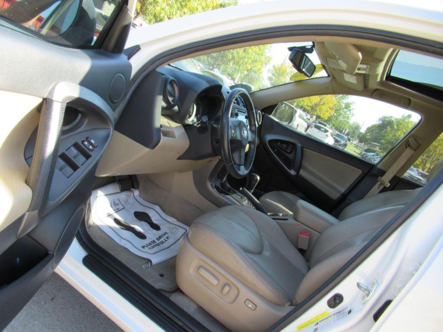 2012 WHITE TOYOTA RAV4 LIMITED (2T3YF4DV3CW) with an 2.5L engine, Automatic transmission, located at 908 SE 14th Street, Des Moines, IA, 50317, (515) 281-0330, 41.580303, -93.597046 - Photo#24