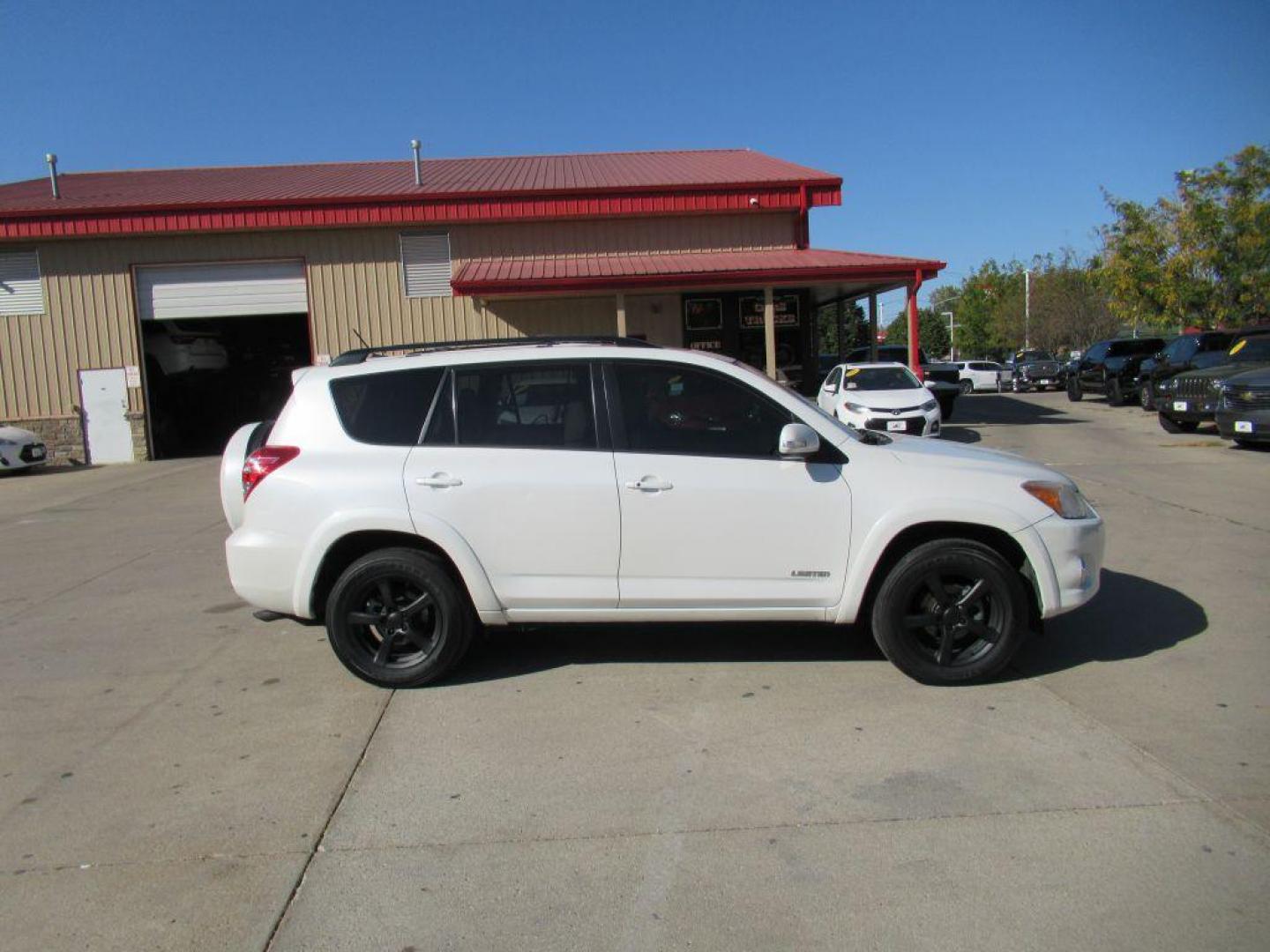 2012 WHITE TOYOTA RAV4 LIMITED (2T3YF4DV3CW) with an 2.5L engine, Automatic transmission, located at 908 SE 14th Street, Des Moines, IA, 50317, (515) 281-0330, 41.580303, -93.597046 - Photo#3