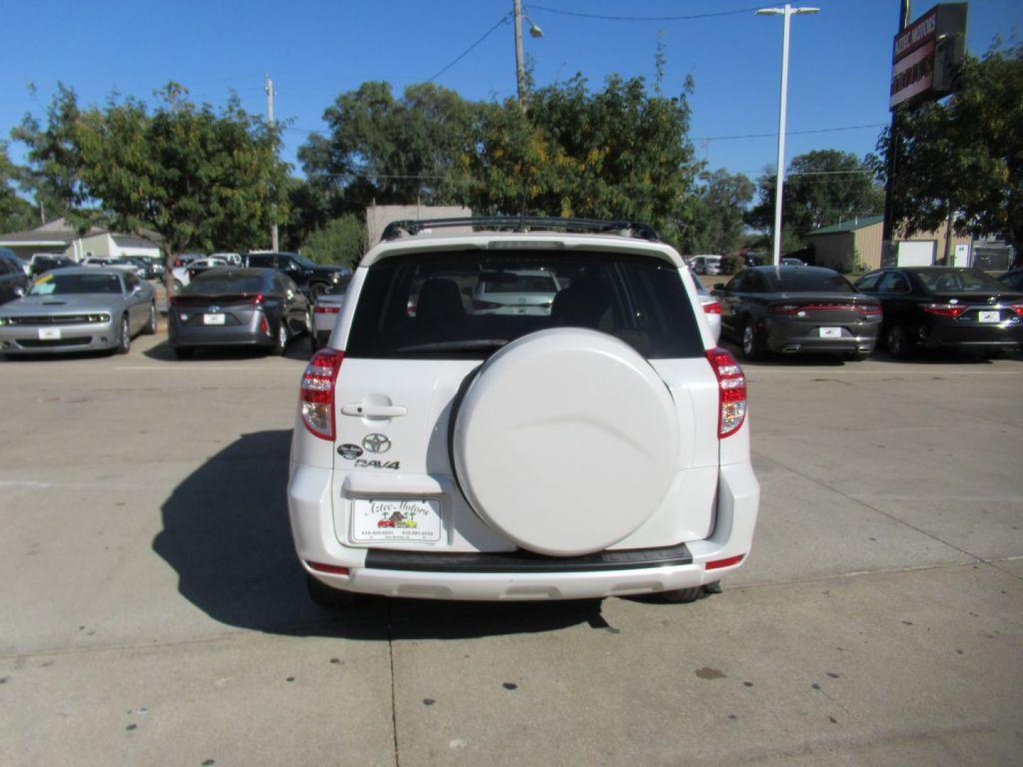 2012 WHITE TOYOTA RAV4 LIMITED (2T3YF4DV3CW) with an 2.5L engine, Automatic transmission, located at 908 SE 14th Street, Des Moines, IA, 50317, (515) 281-0330, 41.580303, -93.597046 - Photo#5