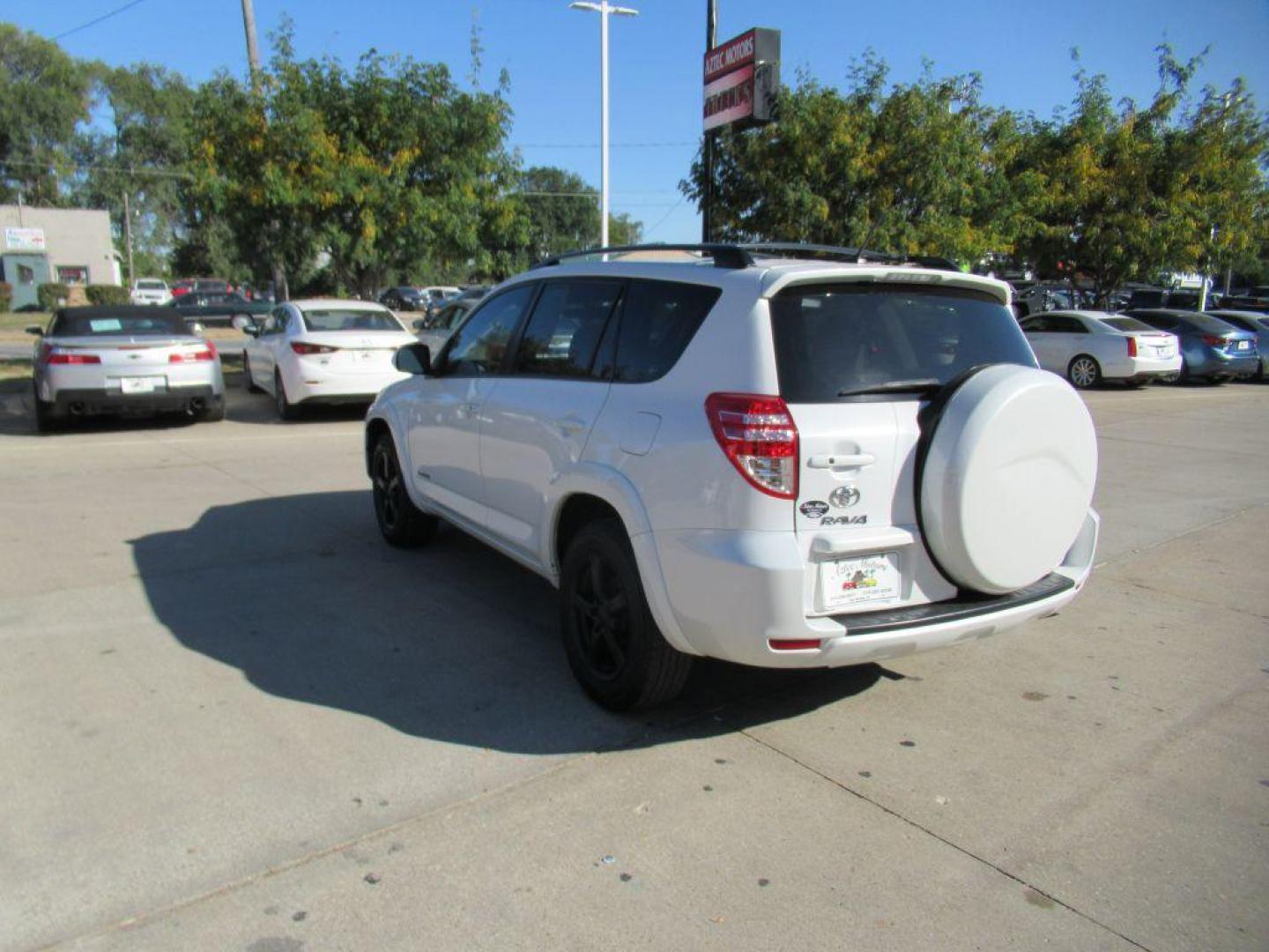 2012 WHITE TOYOTA RAV4 LIMITED (2T3YF4DV3CW) with an 2.5L engine, Automatic transmission, located at 908 SE 14th Street, Des Moines, IA, 50317, (515) 281-0330, 41.580303, -93.597046 - Photo#6