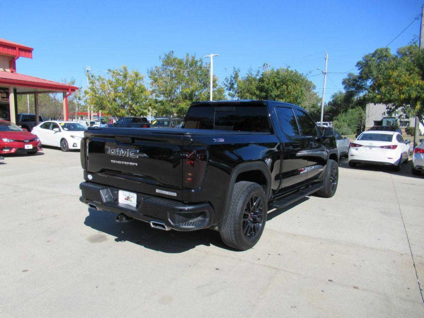 2021 BLACK GMC SIERRA 1500 ELEVATION (1GTU9CED8MZ) with an 5.3L engine, Automatic transmission, located at 908 SE 14th Street, Des Moines, IA, 50317, (515) 281-0330, 41.580303, -93.597046 - Photo#4