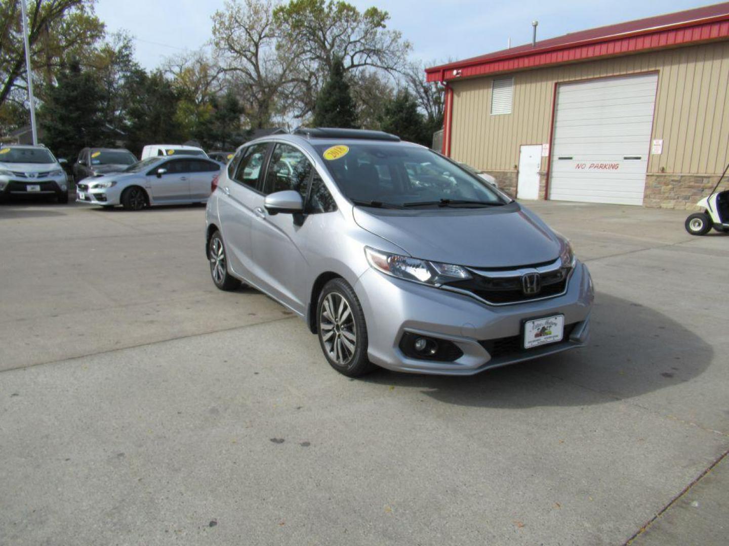 2018 SILVER HONDA FIT EX (3HGGK5H87JM) with an 1.5L engine, Continuously Variable transmission, located at 908 SE 14th Street, Des Moines, IA, 50317, (515) 281-0330, 41.580303, -93.597046 - Photo#2