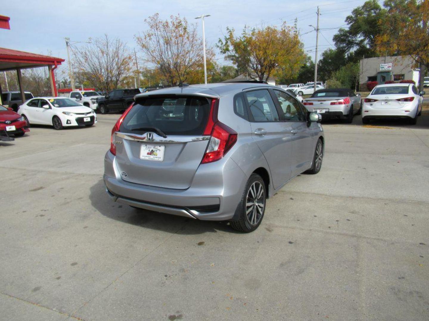 2018 SILVER HONDA FIT EX (3HGGK5H87JM) with an 1.5L engine, Continuously Variable transmission, located at 908 SE 14th Street, Des Moines, IA, 50317, (515) 281-0330, 41.580303, -93.597046 - Photo#4