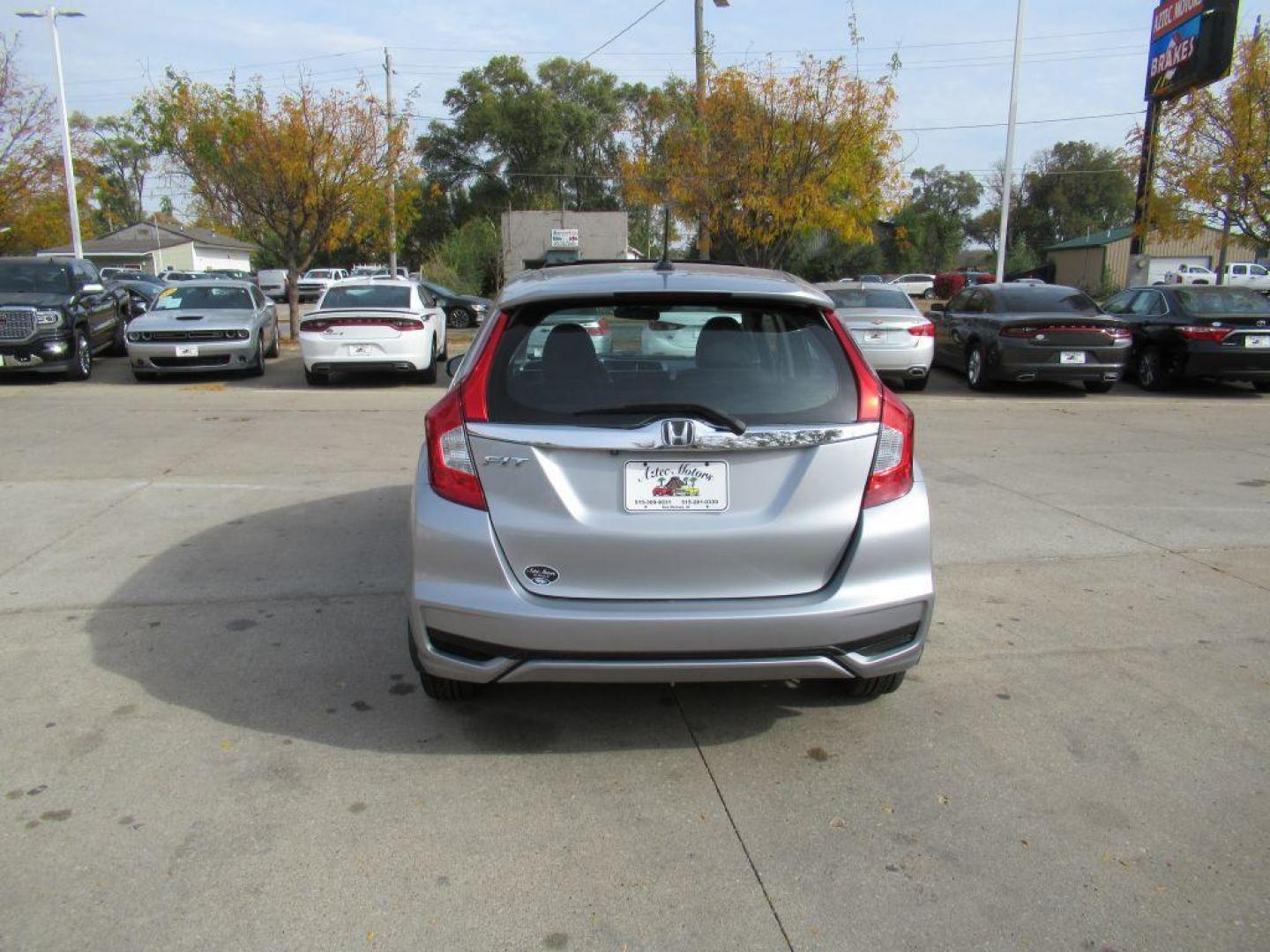 2018 SILVER HONDA FIT EX (3HGGK5H87JM) with an 1.5L engine, Continuously Variable transmission, located at 908 SE 14th Street, Des Moines, IA, 50317, (515) 281-0330, 41.580303, -93.597046 - Photo#5