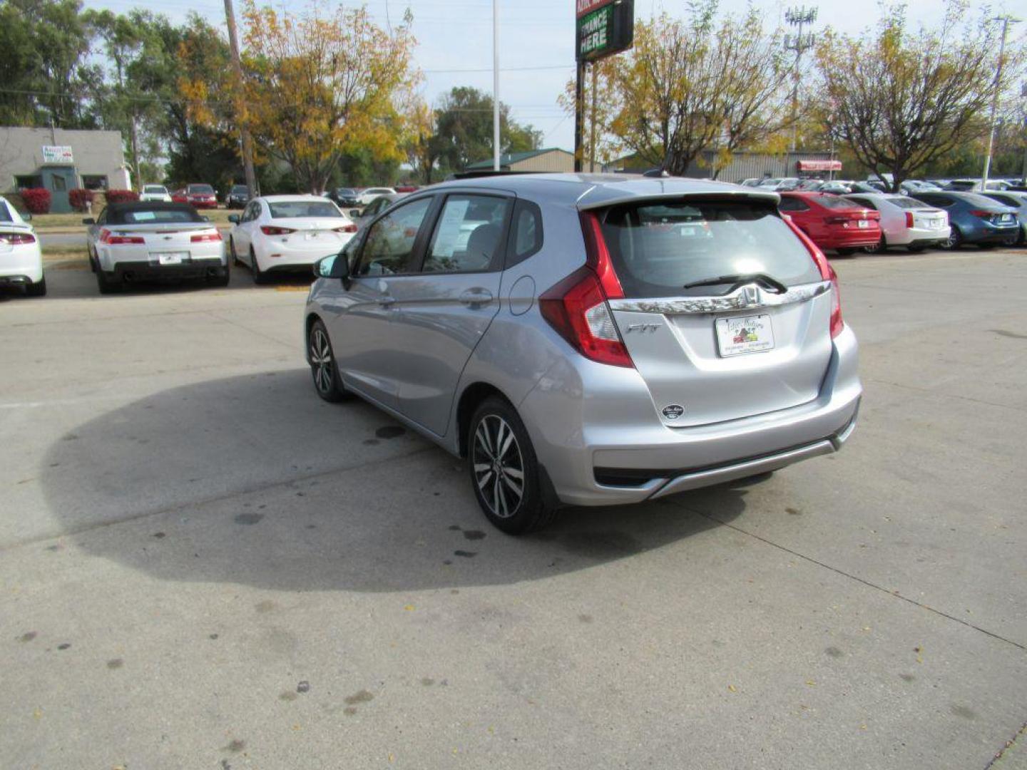 2018 SILVER HONDA FIT EX (3HGGK5H87JM) with an 1.5L engine, Continuously Variable transmission, located at 908 SE 14th Street, Des Moines, IA, 50317, (515) 281-0330, 41.580303, -93.597046 - Photo#6