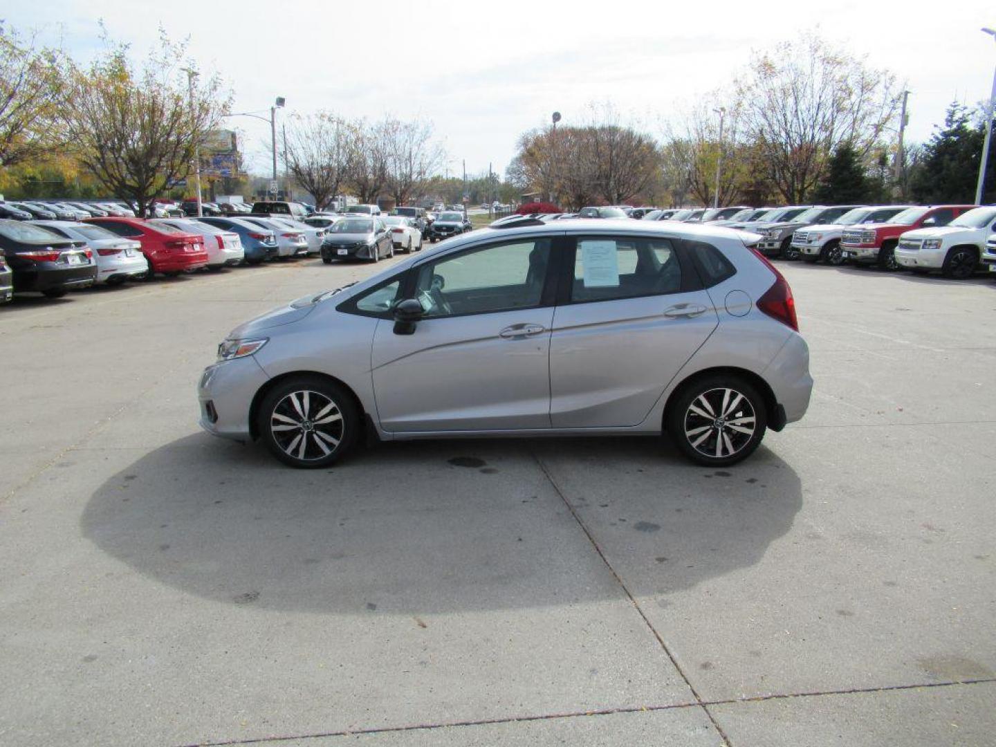 2018 SILVER HONDA FIT EX (3HGGK5H87JM) with an 1.5L engine, Continuously Variable transmission, located at 908 SE 14th Street, Des Moines, IA, 50317, (515) 281-0330, 41.580303, -93.597046 - Photo#7