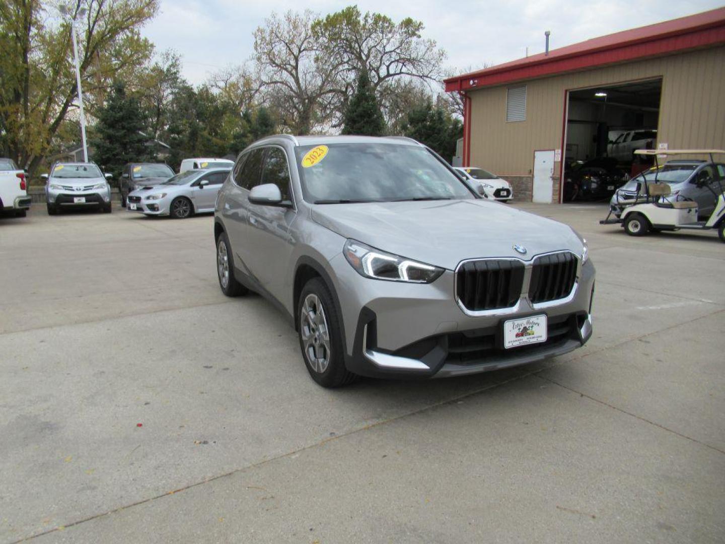 2023 SILVER BMW X1 XDRIVE28I (WBX73EF08P5) with an 2.0L engine, Automatic transmission, located at 908 SE 14th Street, Des Moines, IA, 50317, (515) 281-0330, 41.580303, -93.597046 - Photo#2