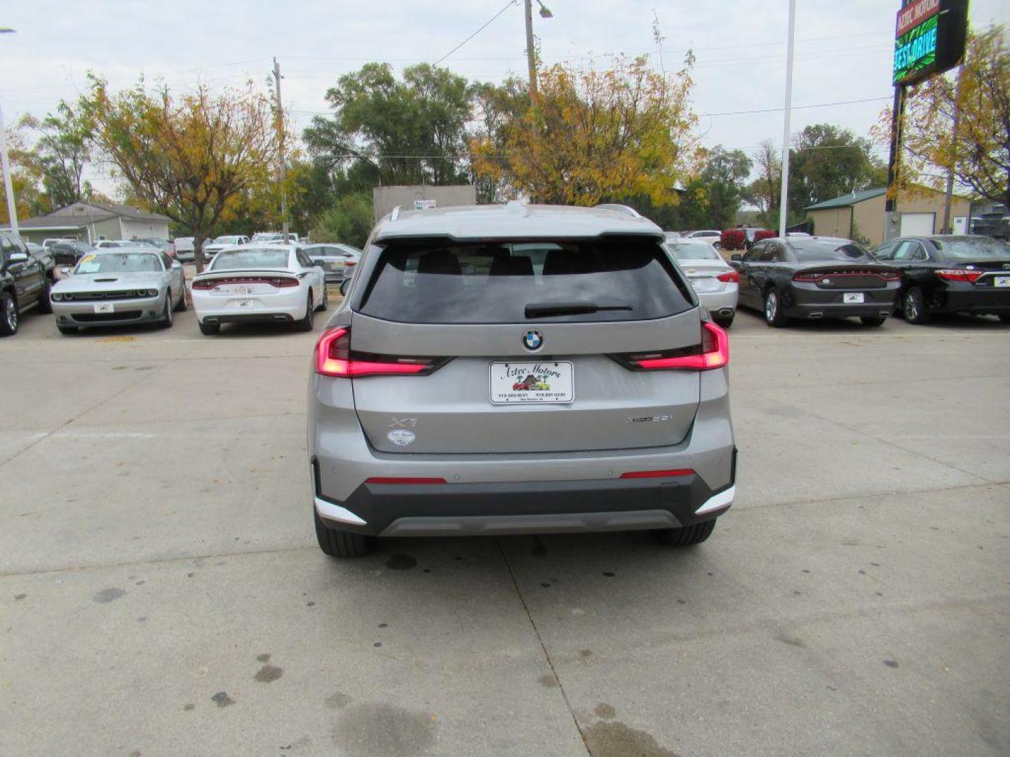 2023 SILVER BMW X1 XDRIVE28I (WBX73EF08P5) with an 2.0L engine, Automatic transmission, located at 908 SE 14th Street, Des Moines, IA, 50317, (515) 281-0330, 41.580303, -93.597046 - Photo#5