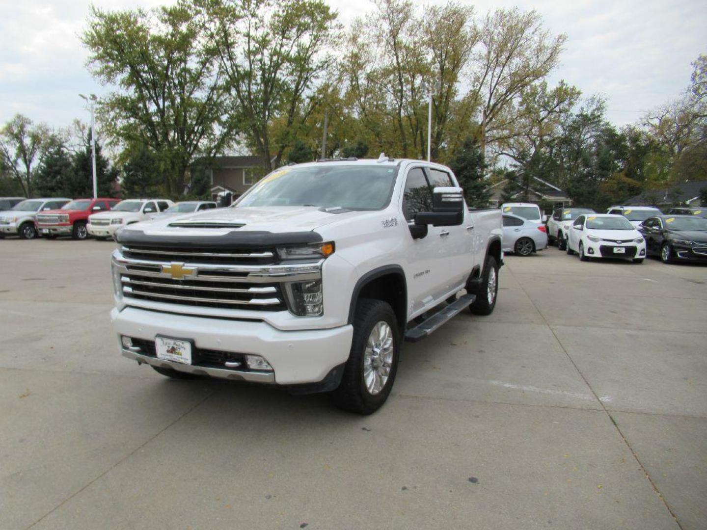 2020 WHITE CHEVROLET SILVERADO 2500 HIGH COUNTRY (1GC4YREY6LF) with an 6.6L engine, Automatic transmission, located at 908 SE 14th Street, Des Moines, IA, 50317, (515) 281-0330, 41.580303, -93.597046 - Photo#0