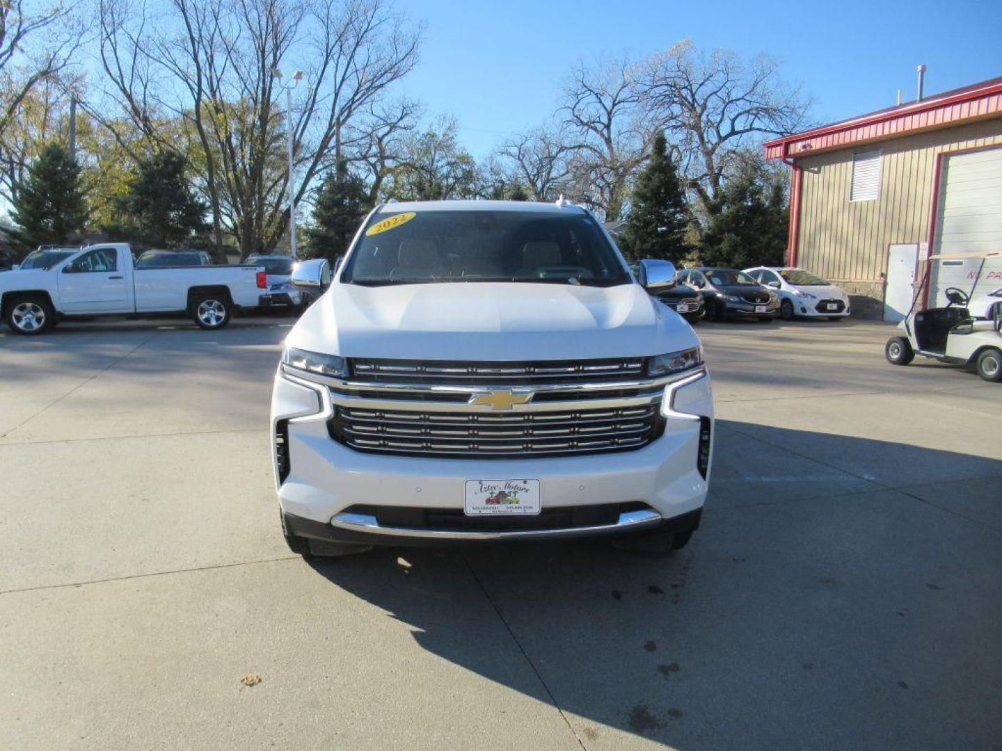 2022 WHITE CHEVROLET TAHOE 1500 PREMIER (1GNSKSKLXNR) with an 6.2L engine, Automatic transmission, located at 908 SE 14th Street, Des Moines, IA, 50317, (515) 281-0330, 41.580303, -93.597046 - Photo#1