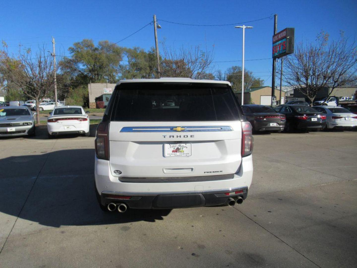 2022 WHITE CHEVROLET TAHOE 1500 PREMIER (1GNSKSKLXNR) with an 6.2L engine, Automatic transmission, located at 908 SE 14th Street, Des Moines, IA, 50317, (515) 281-0330, 41.580303, -93.597046 - Photo#5